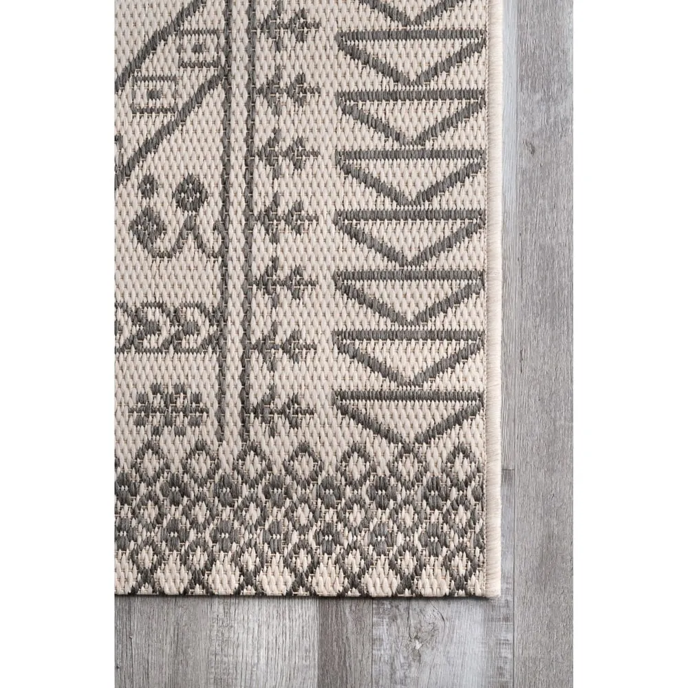 Nuloom Indoor/Outdoor Tribal Inspired Floral Diamonds Area Rug