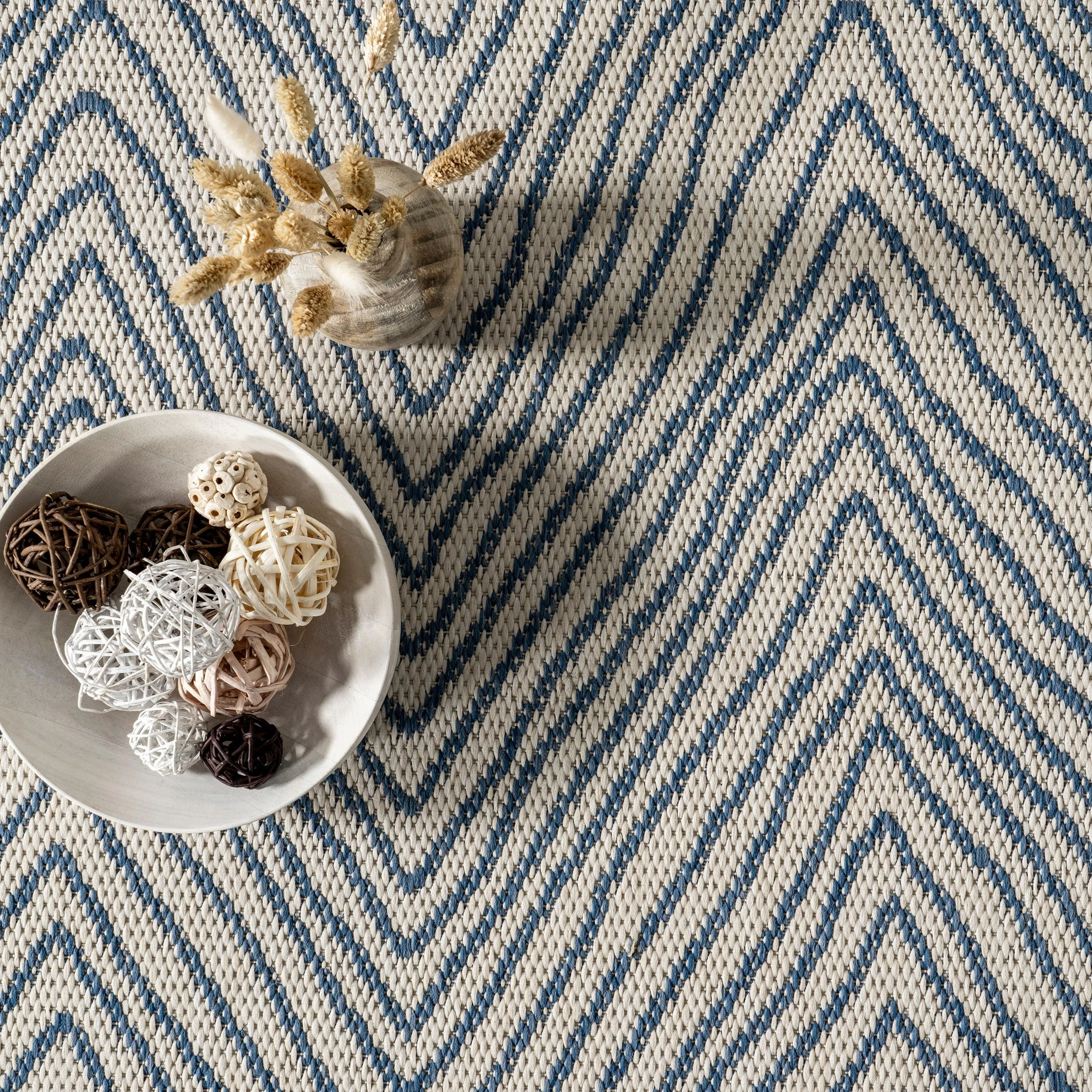 Nuloom Vance Contemporary Chevron Indoor/Outdoor Area Rug