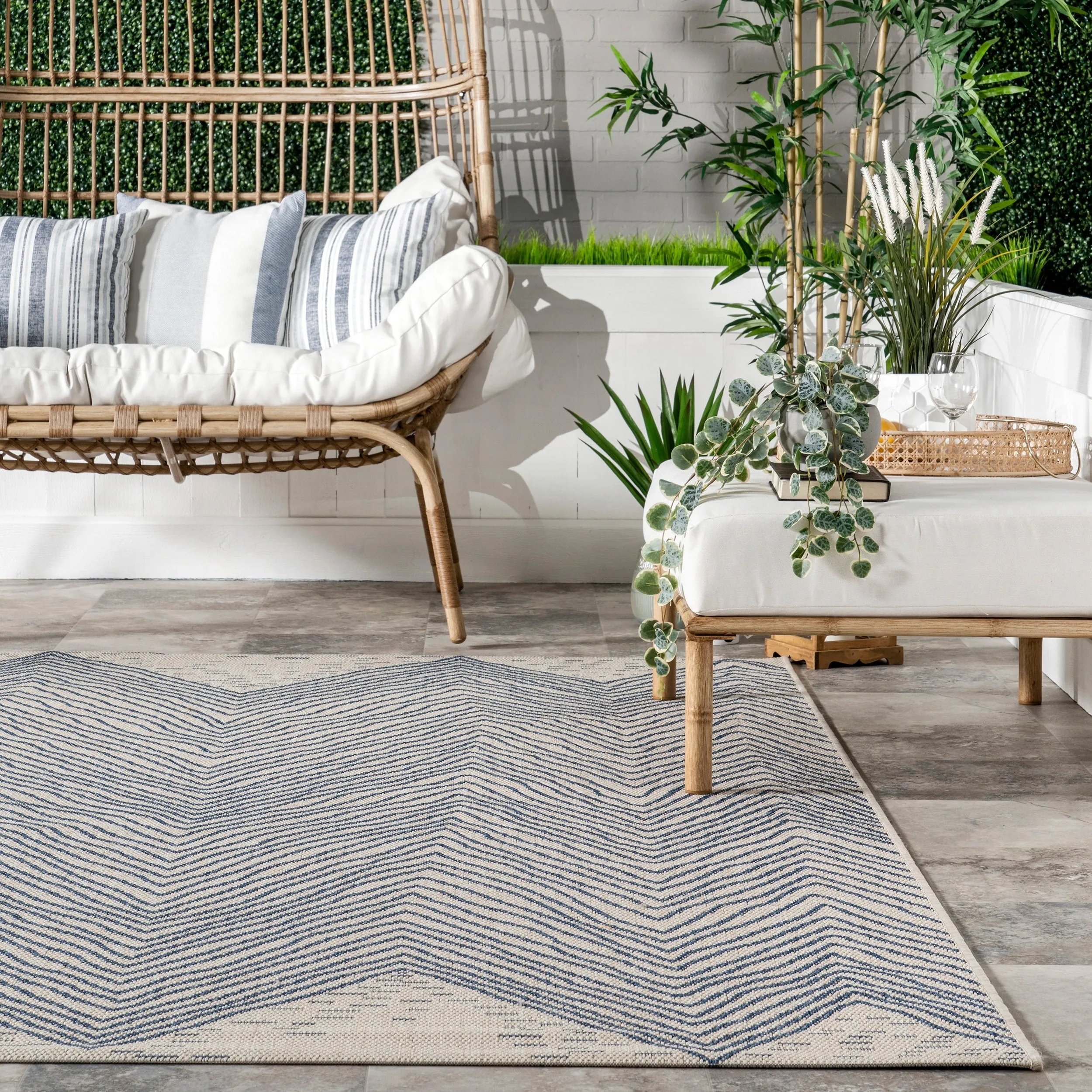 Nuloom Vance Contemporary Chevron Indoor/Outdoor Area Rug