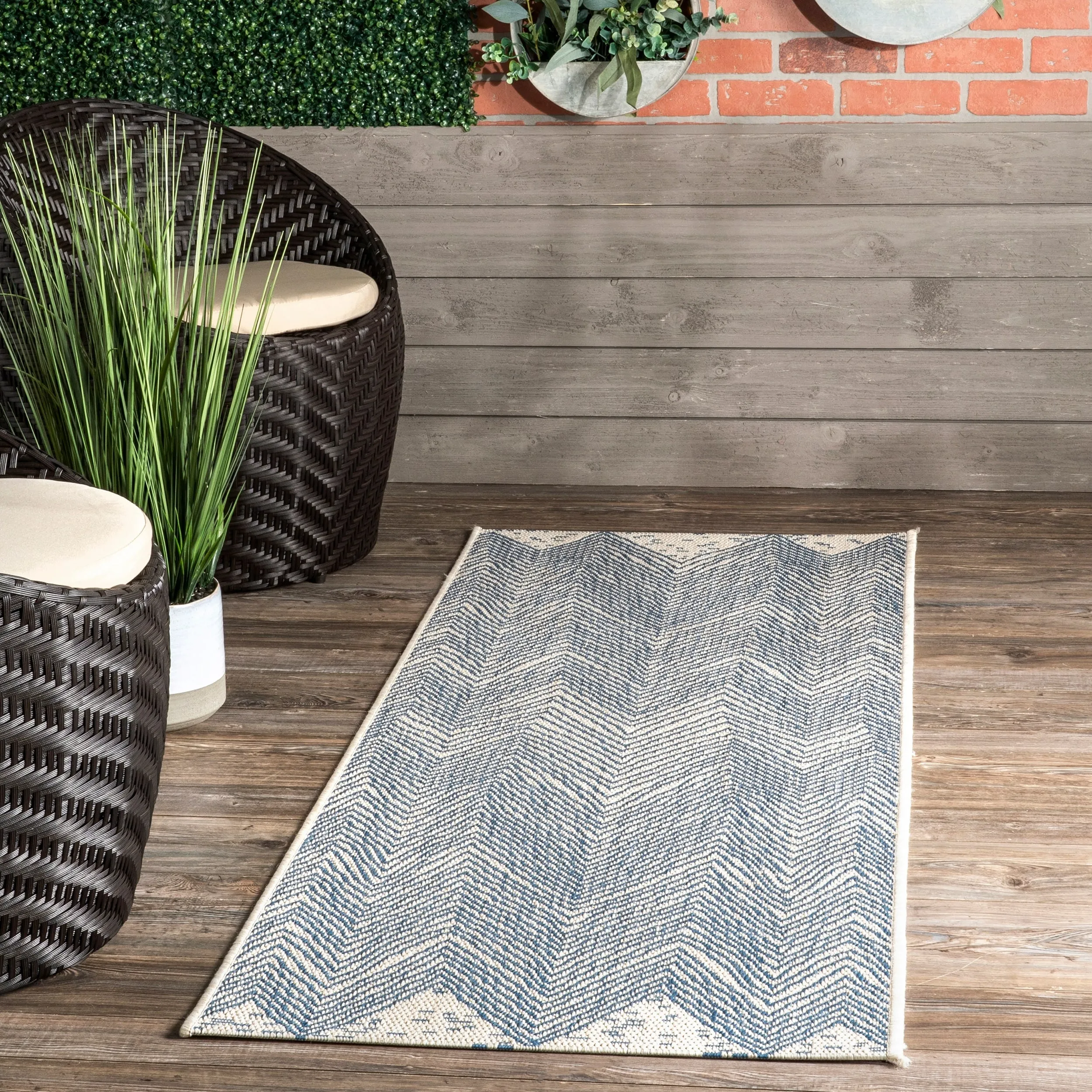 Nuloom Vance Contemporary Chevron Indoor/Outdoor Area Rug