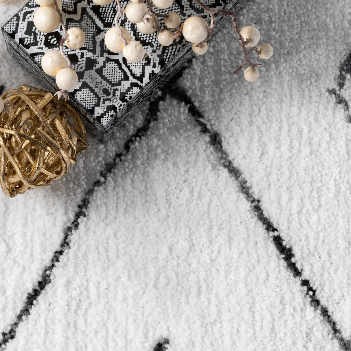 Nuloom Willow Contemporary Diamond Shag Area Rug