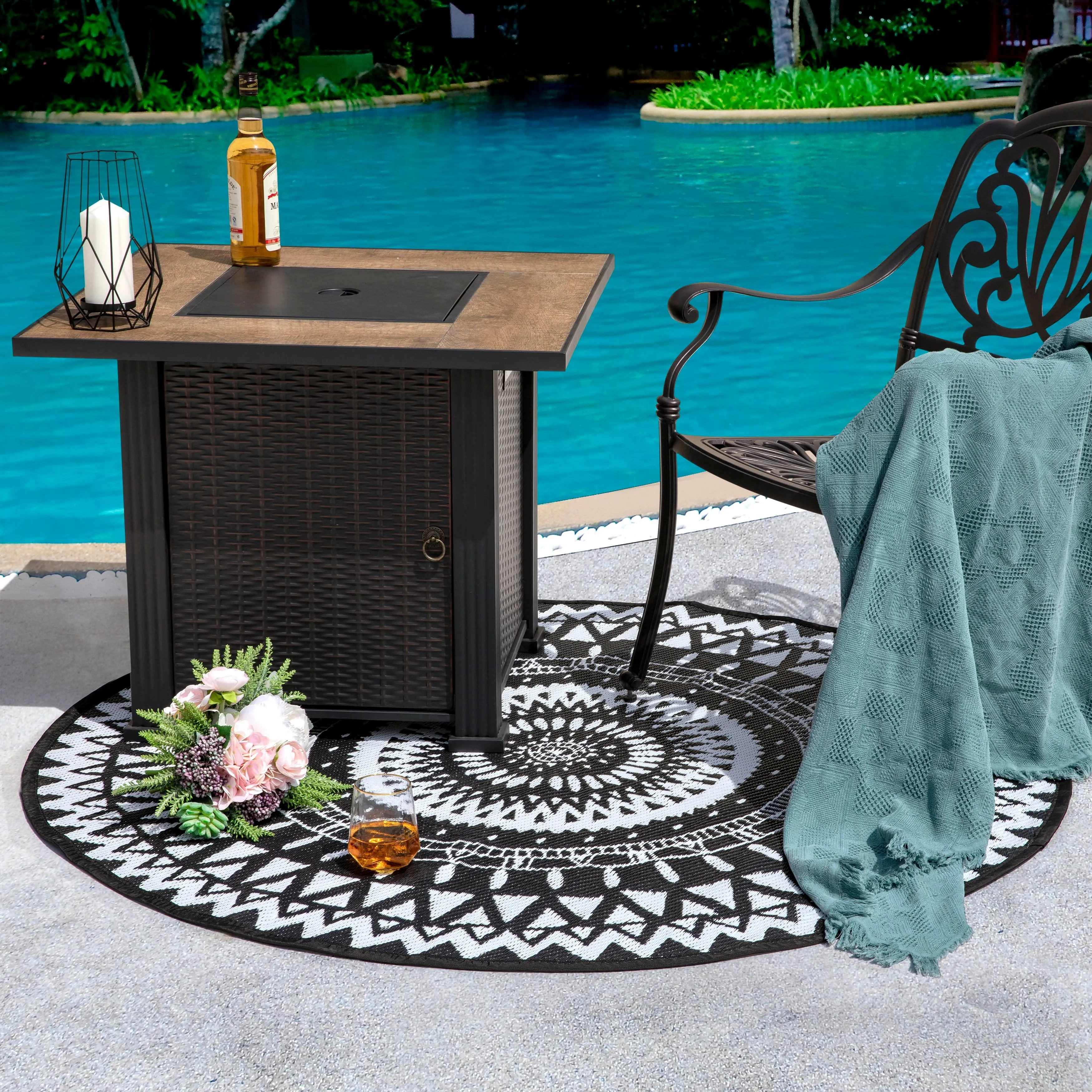 NUU GARDEN Black/ White Indoor/Outdoor Kaleidoscope Round Area Rug