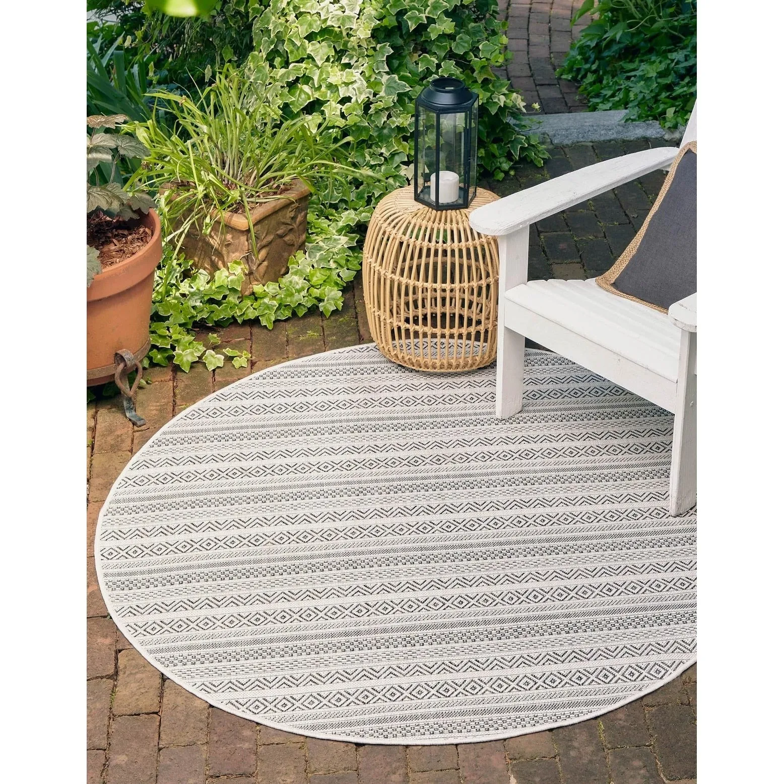 Outdoor Laaset Collection Area Rug