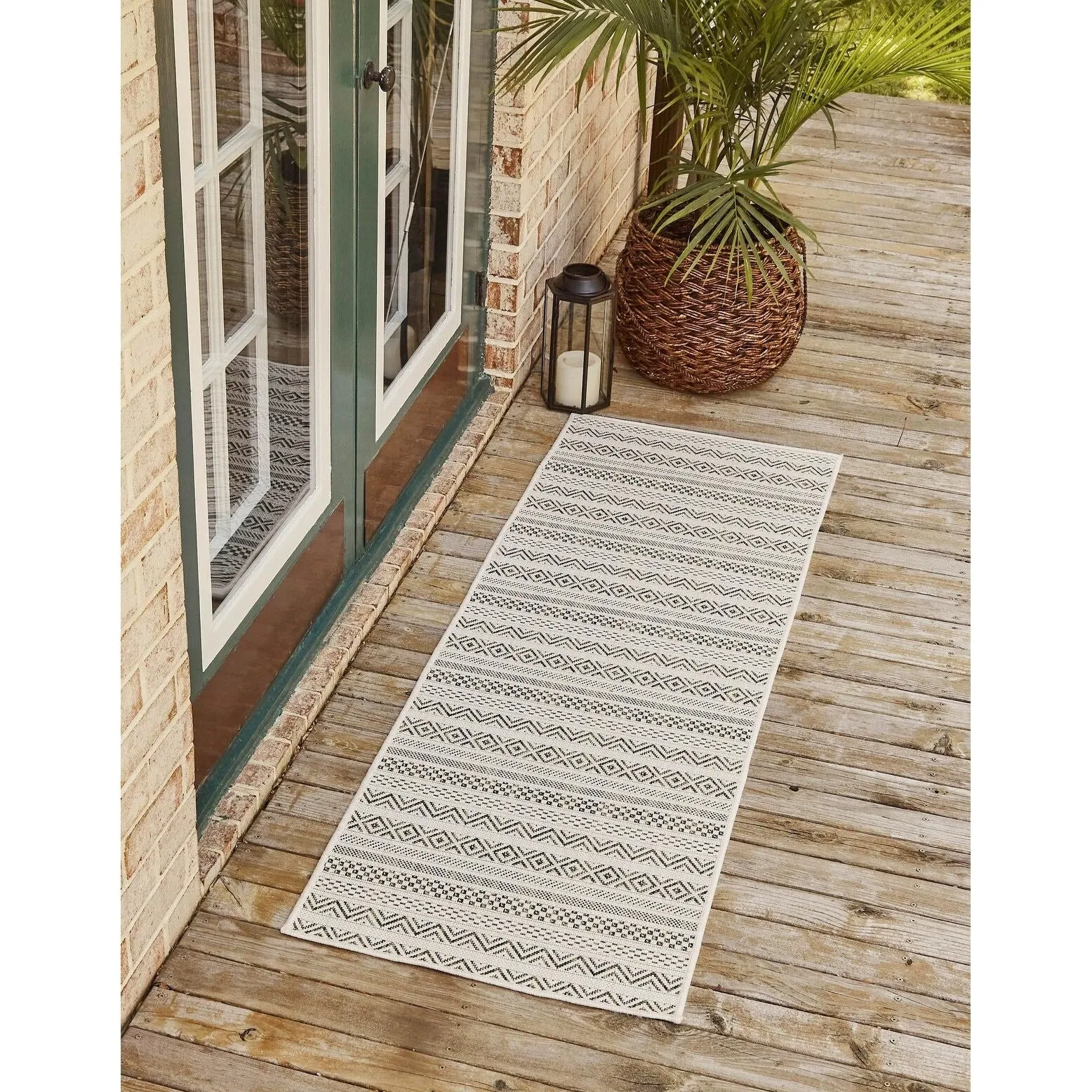 Outdoor Laaset Collection Area Rug