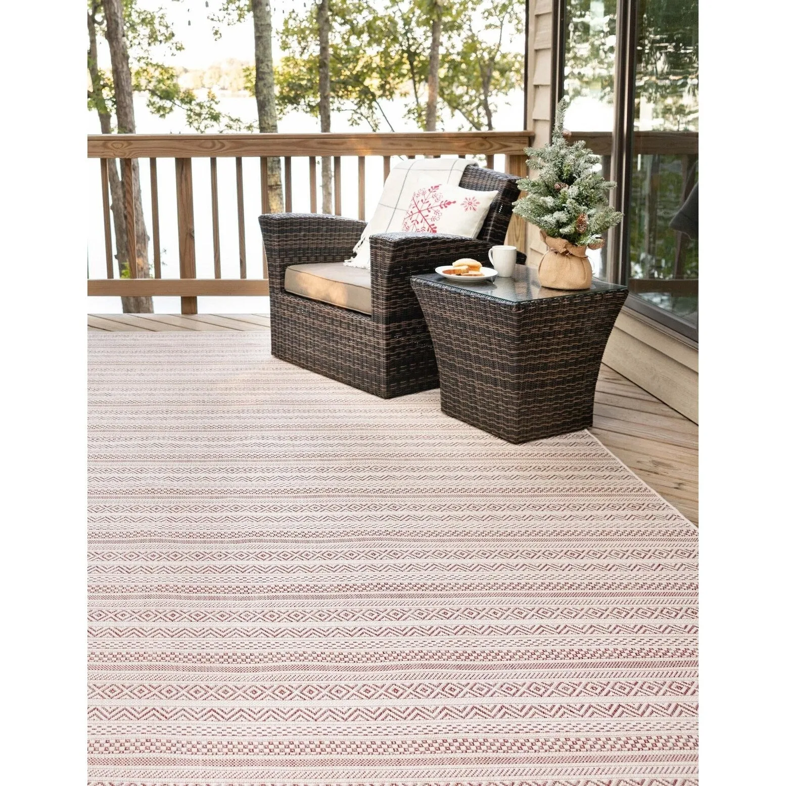 Outdoor Laaset Collection Area Rug