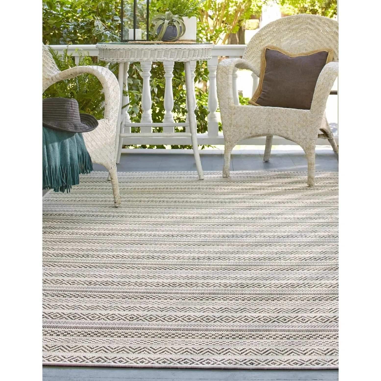 Outdoor Laaset Collection Area Rug
