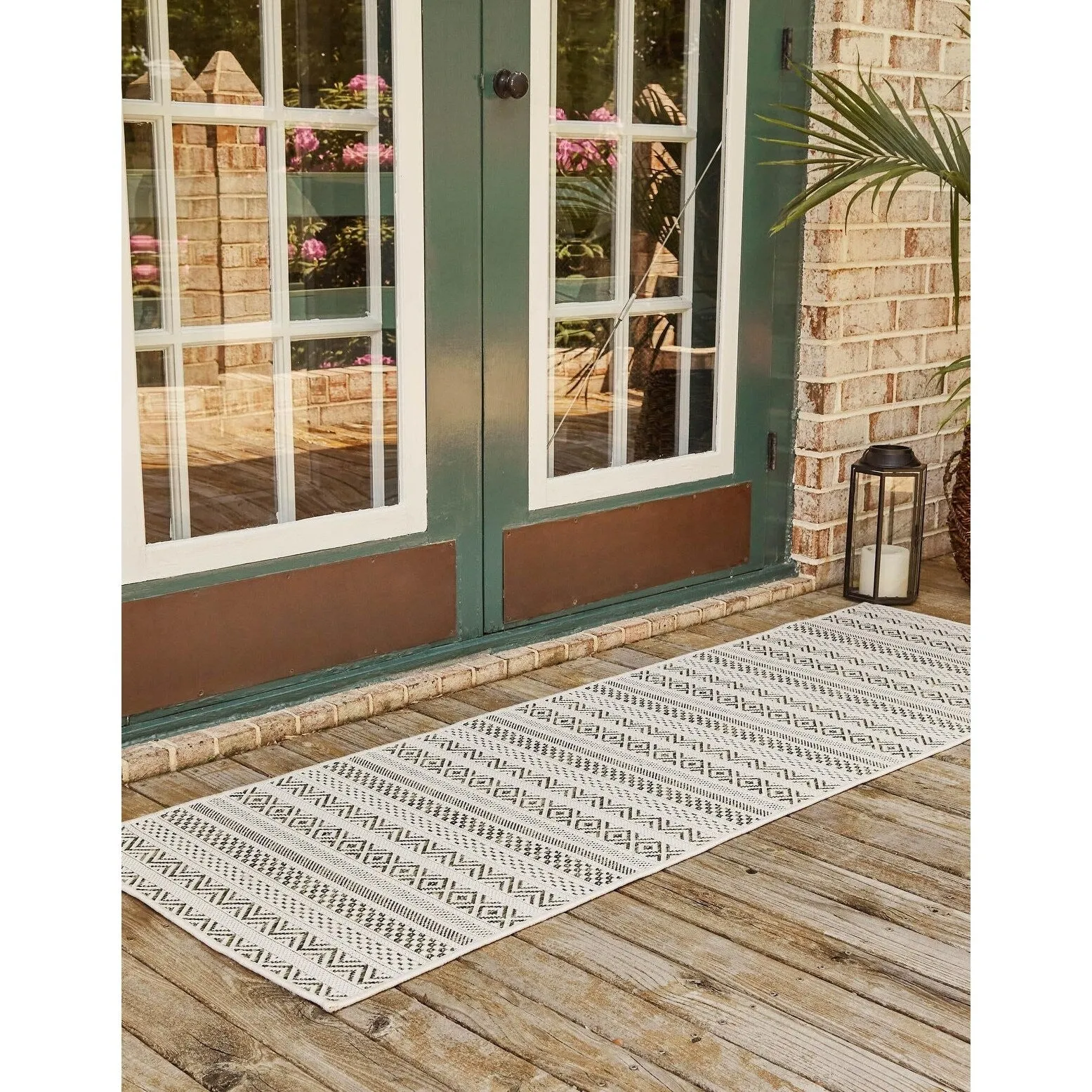 Outdoor Laaset Collection Area Rug