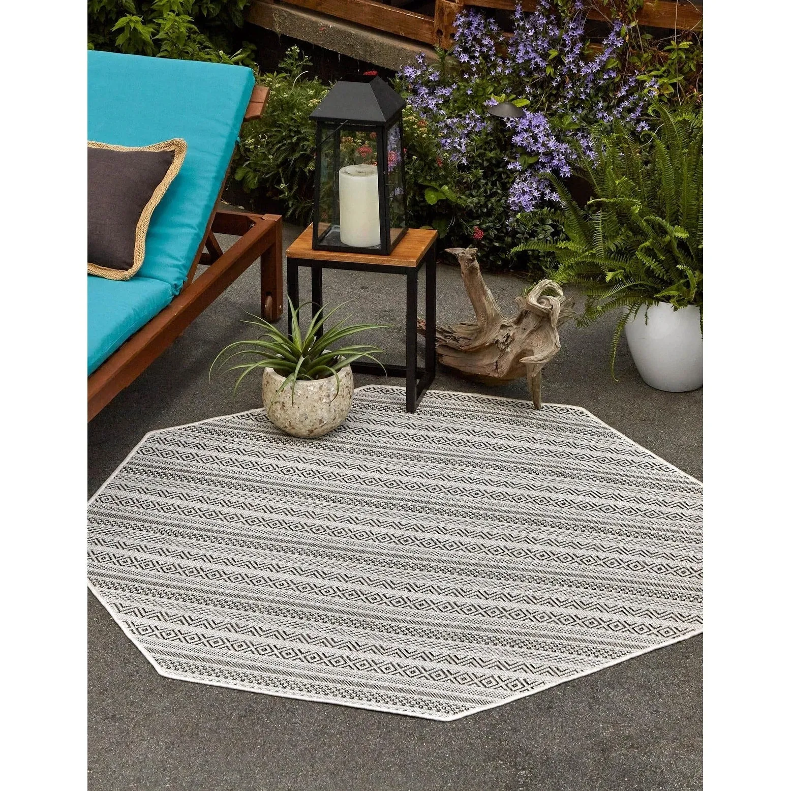 Outdoor Laaset Collection Area Rug