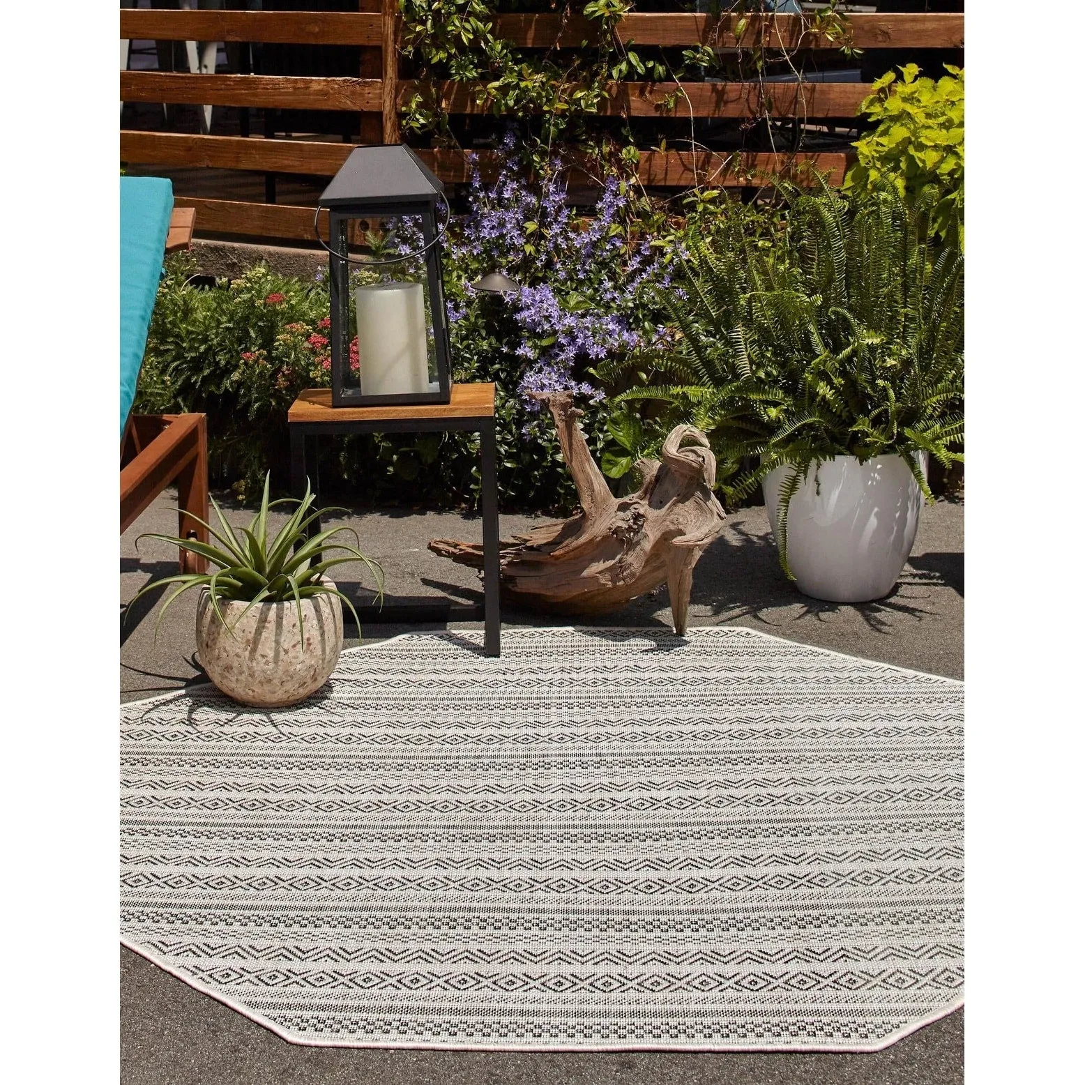 Outdoor Laaset Collection Area Rug