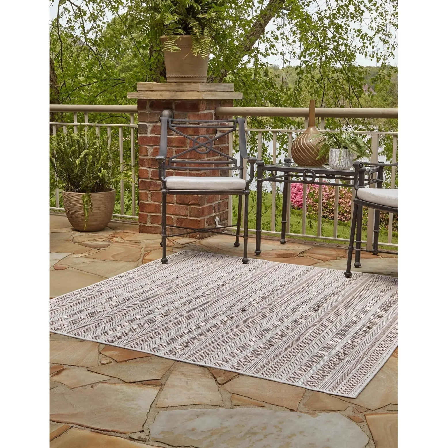 Outdoor Laaset Collection Area Rug