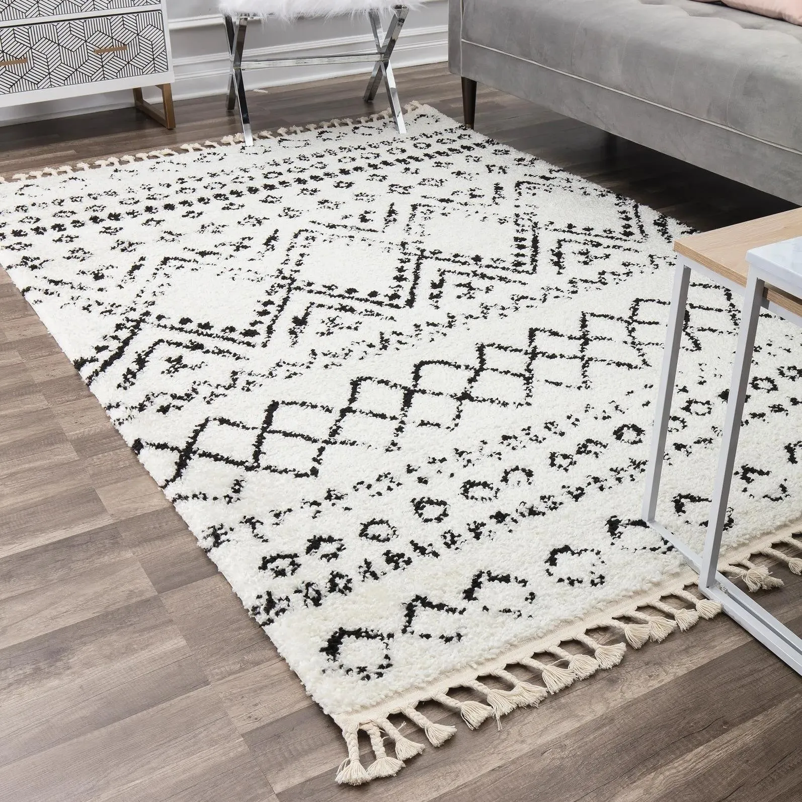 Rugs America Moroccan Shag 1.5-inch Thick White/Black Area Rug