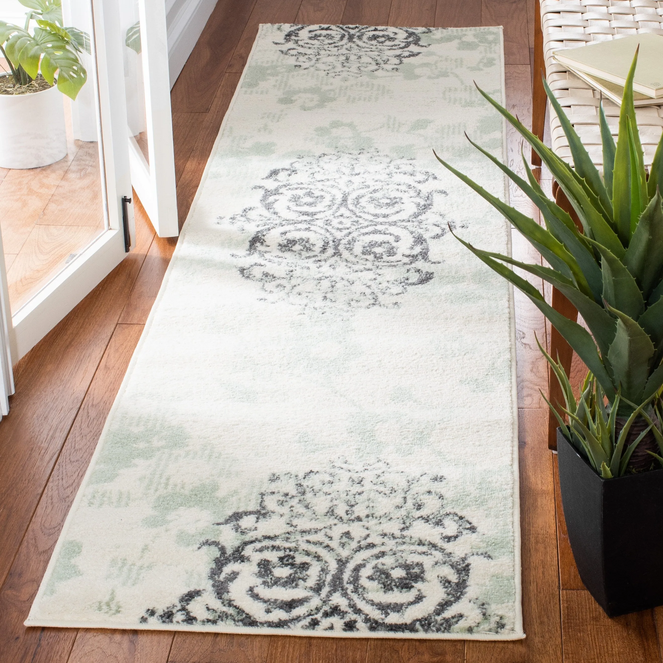 SAFAVIEH. Adirondack Rena Damask Floral Distressed Rug