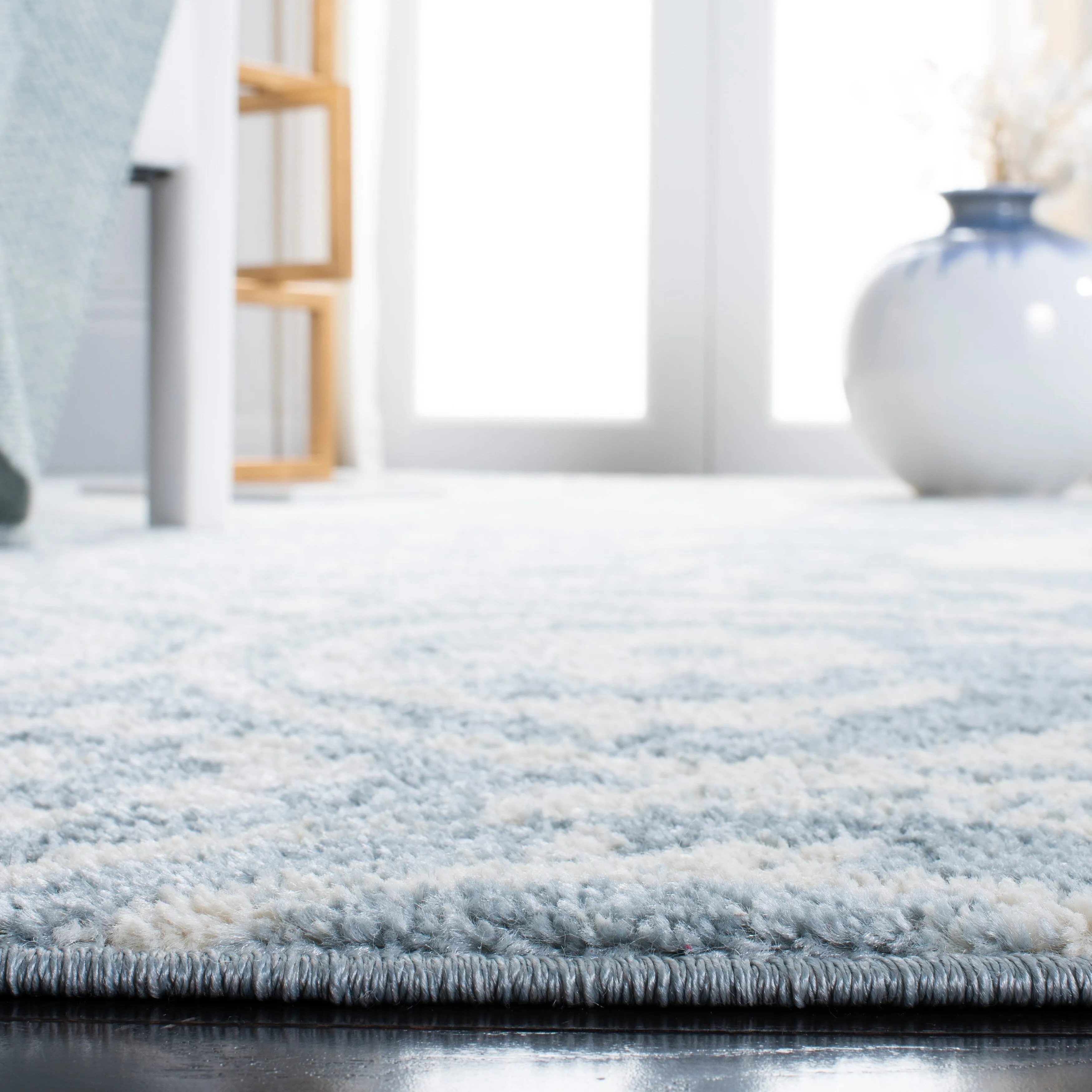 SAFAVIEH. Adirondack Rena Damask Floral Distressed Rug