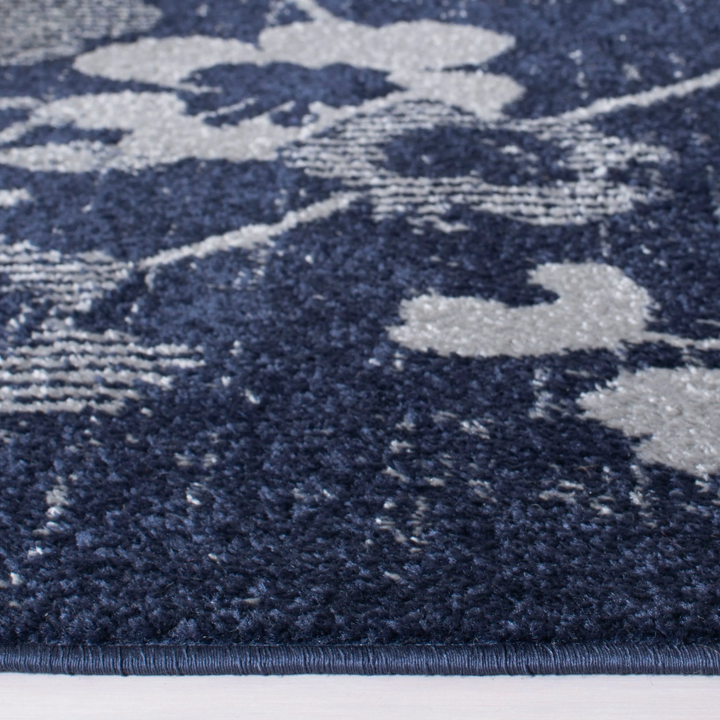SAFAVIEH. Adirondack Rena Damask Floral Distressed Rug