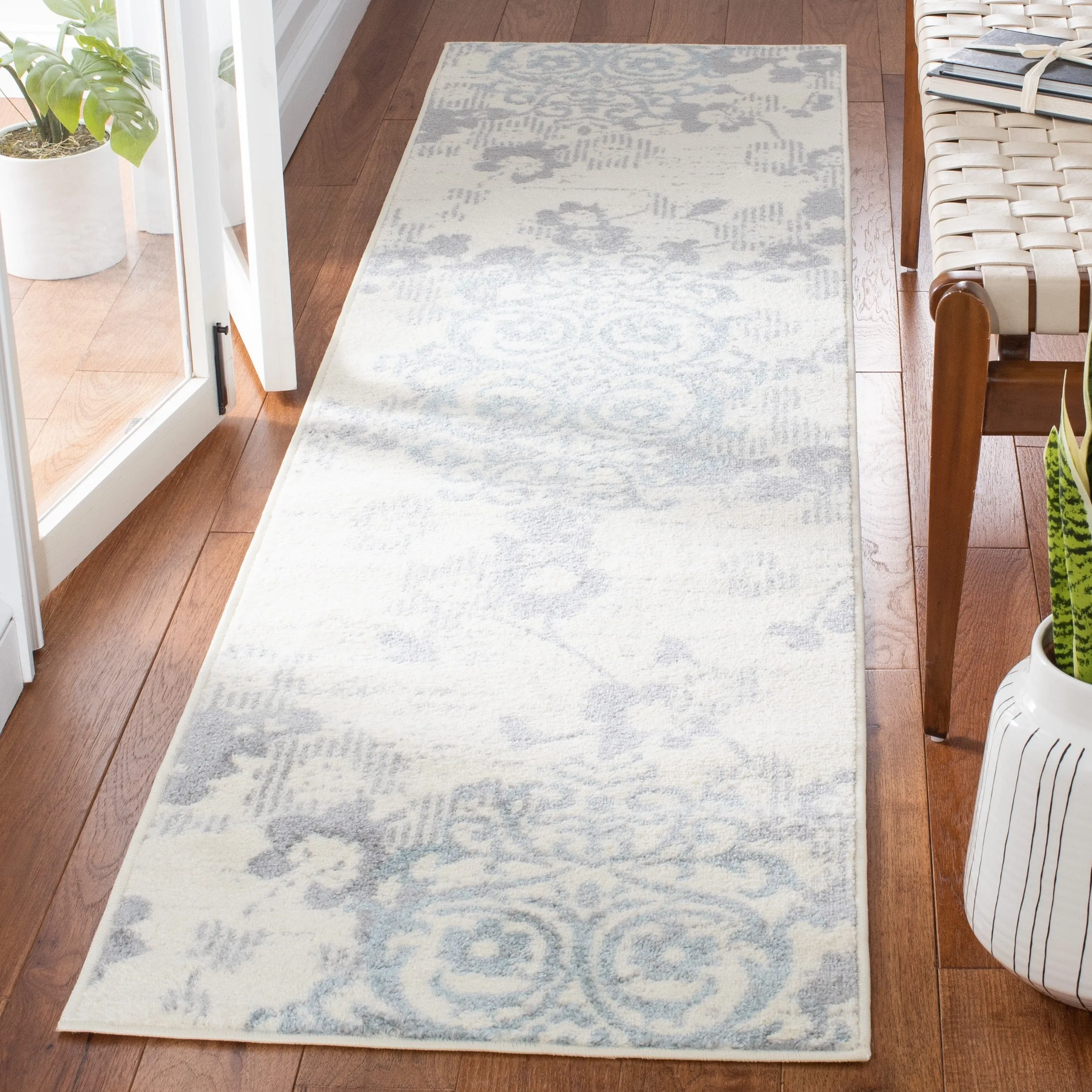 SAFAVIEH. Adirondack Rena Damask Floral Distressed Rug