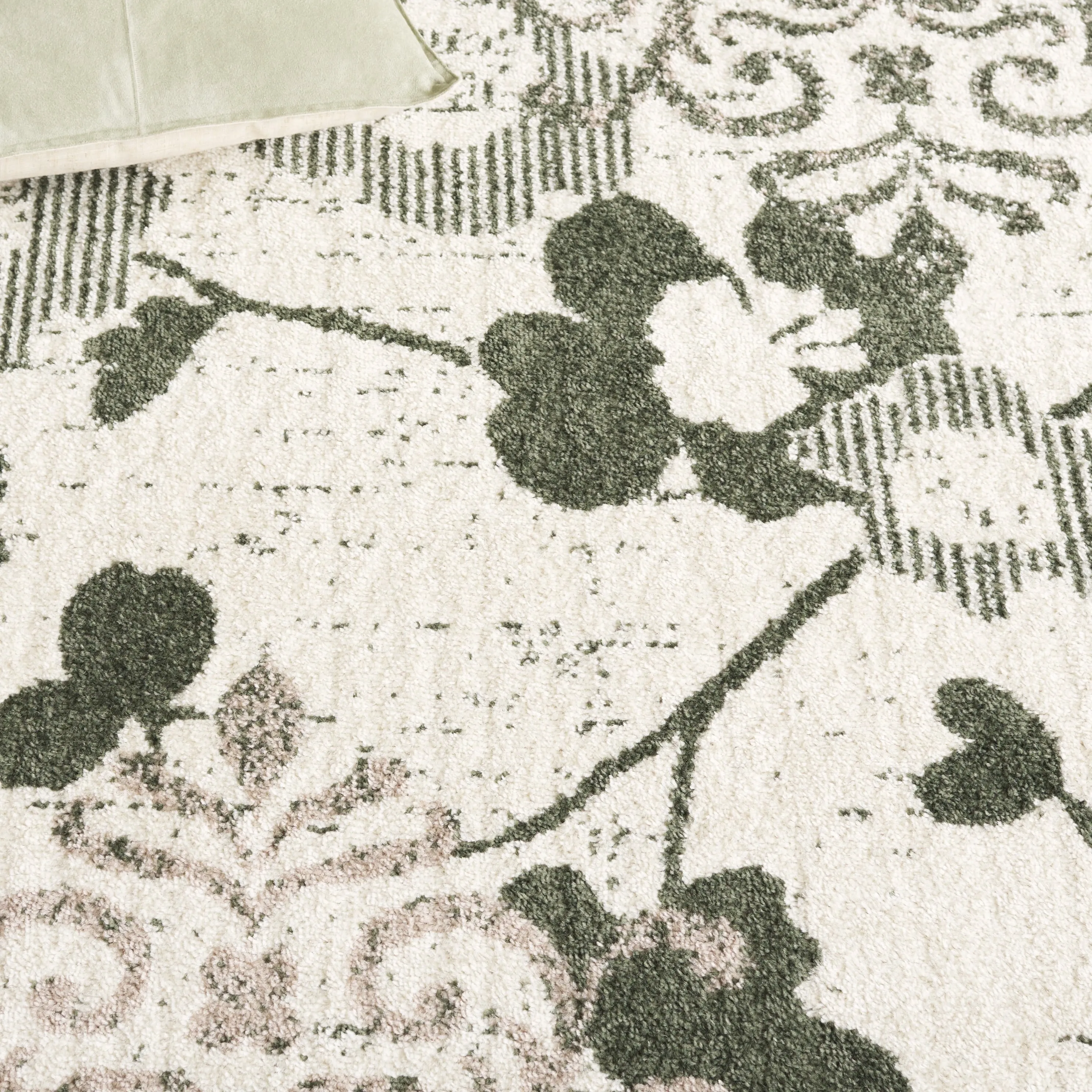 SAFAVIEH. Adirondack Rena Damask Floral Distressed Rug