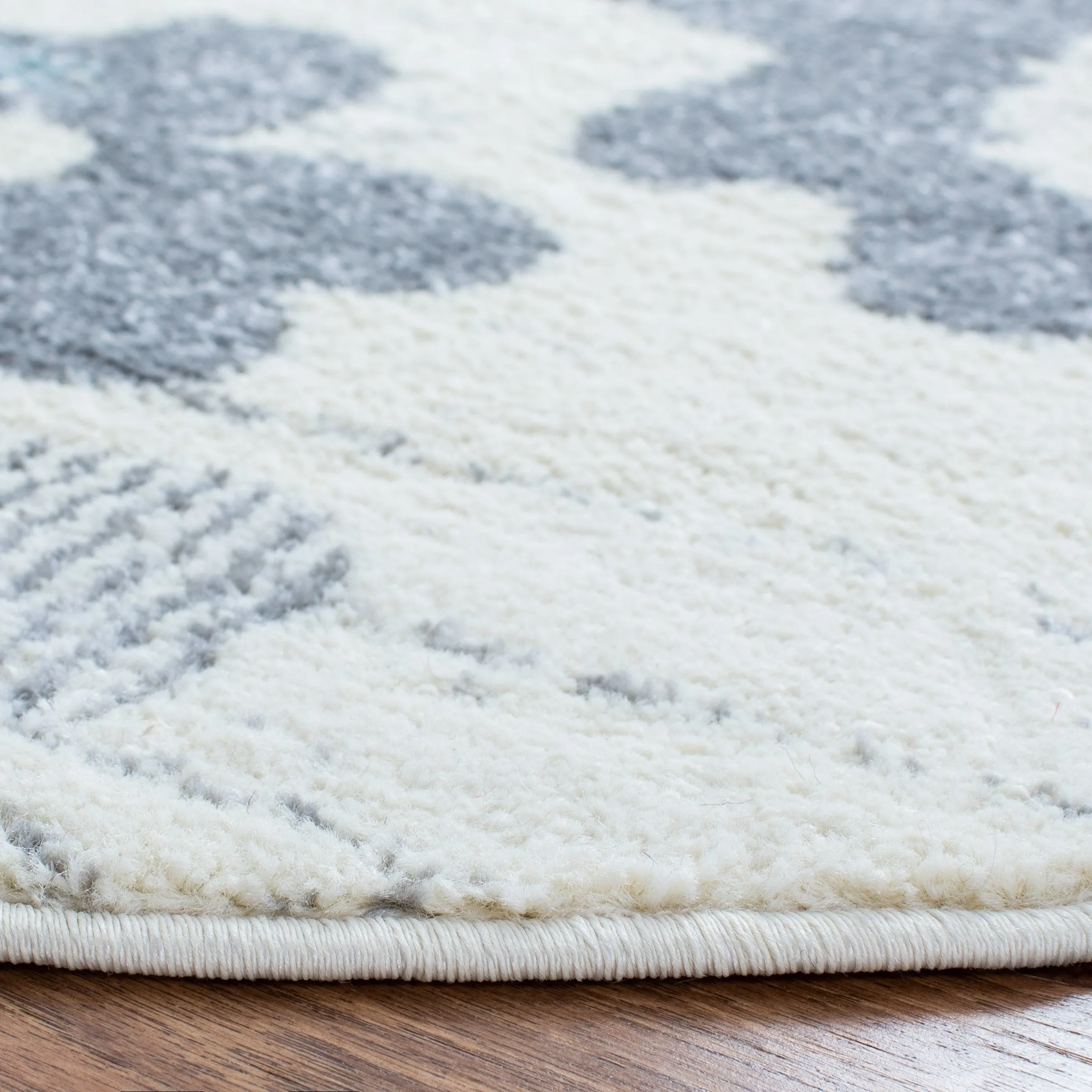 SAFAVIEH. Adirondack Rena Damask Floral Distressed Rug