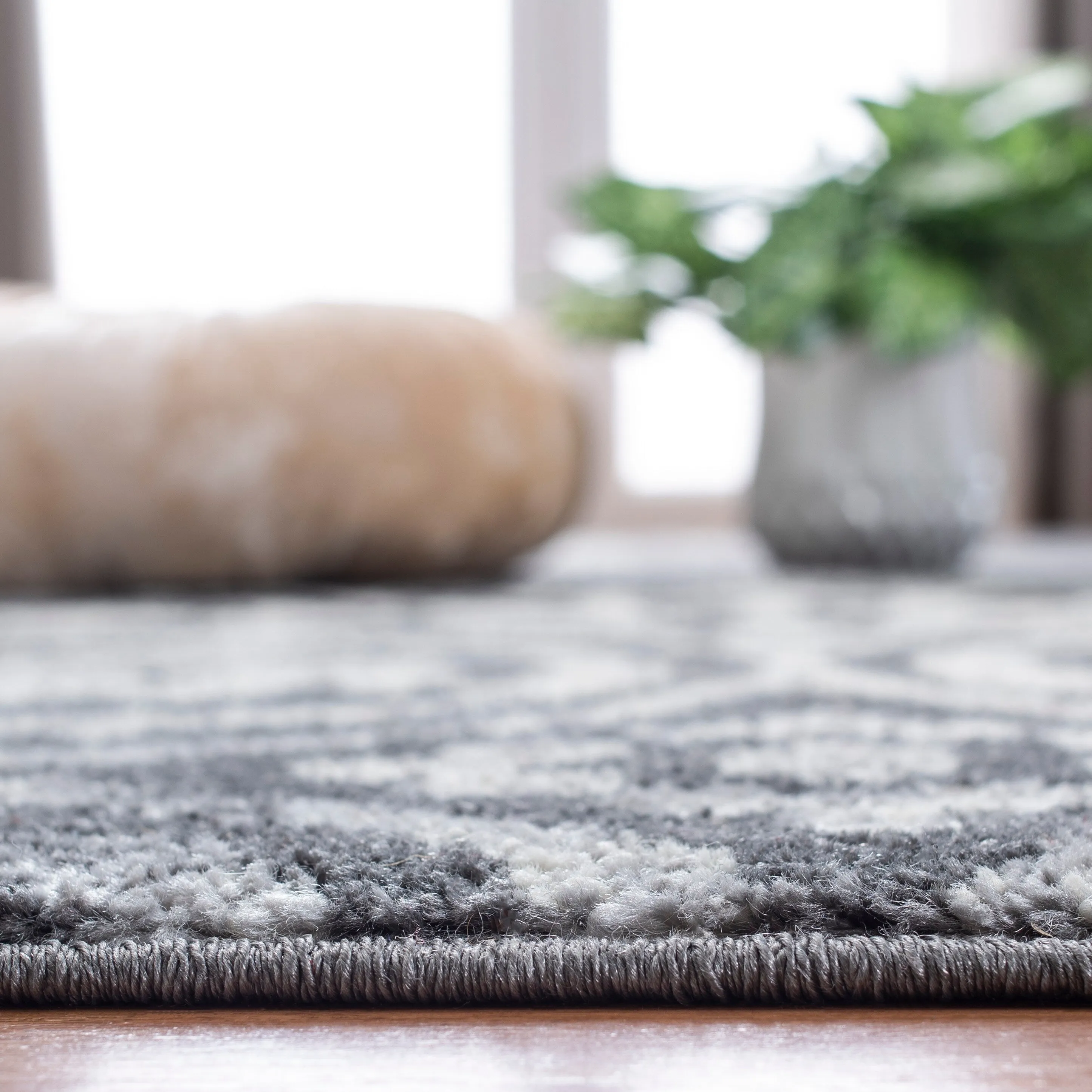 SAFAVIEH. Adirondack Rena Damask Floral Distressed Rug