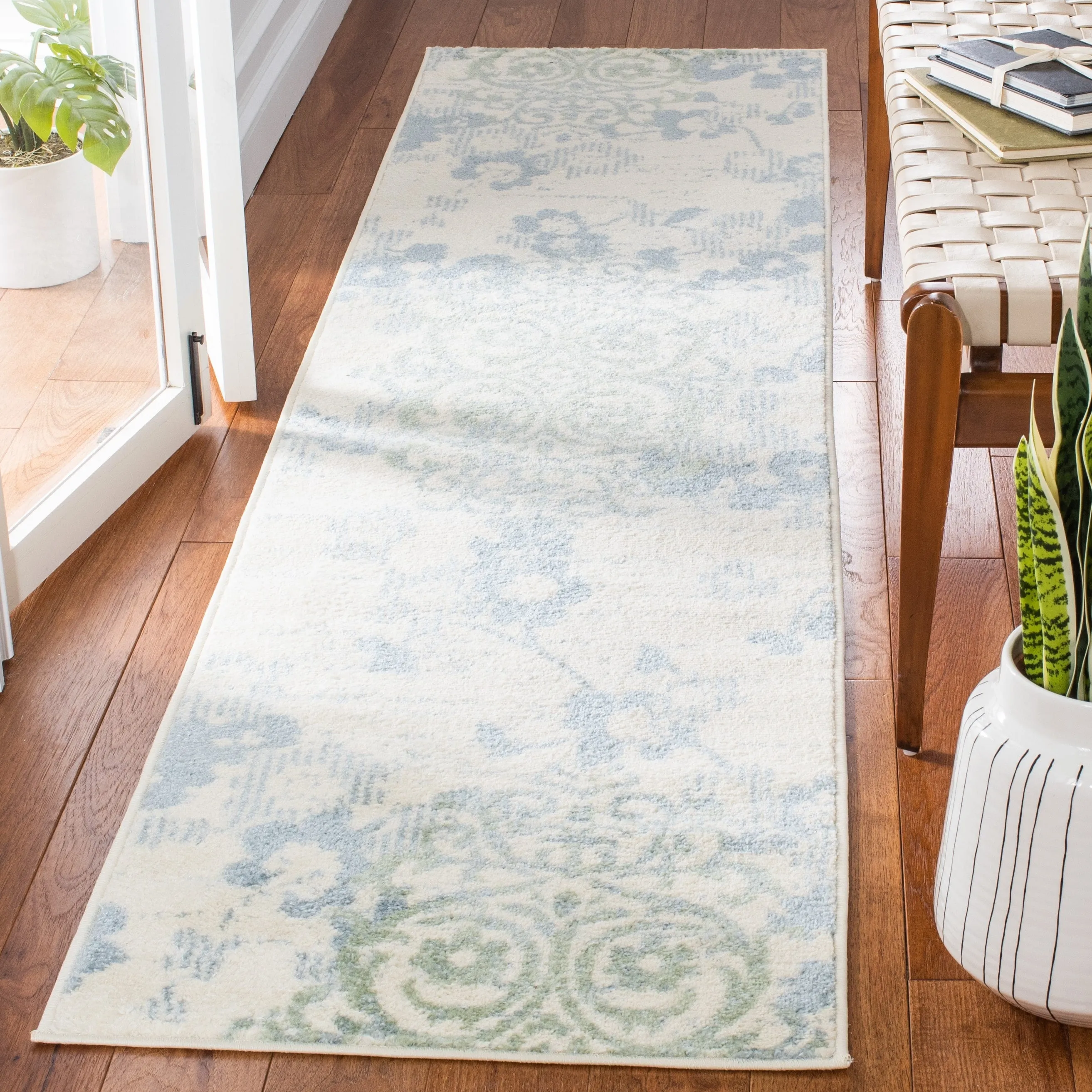 SAFAVIEH. Adirondack Rena Damask Floral Distressed Rug