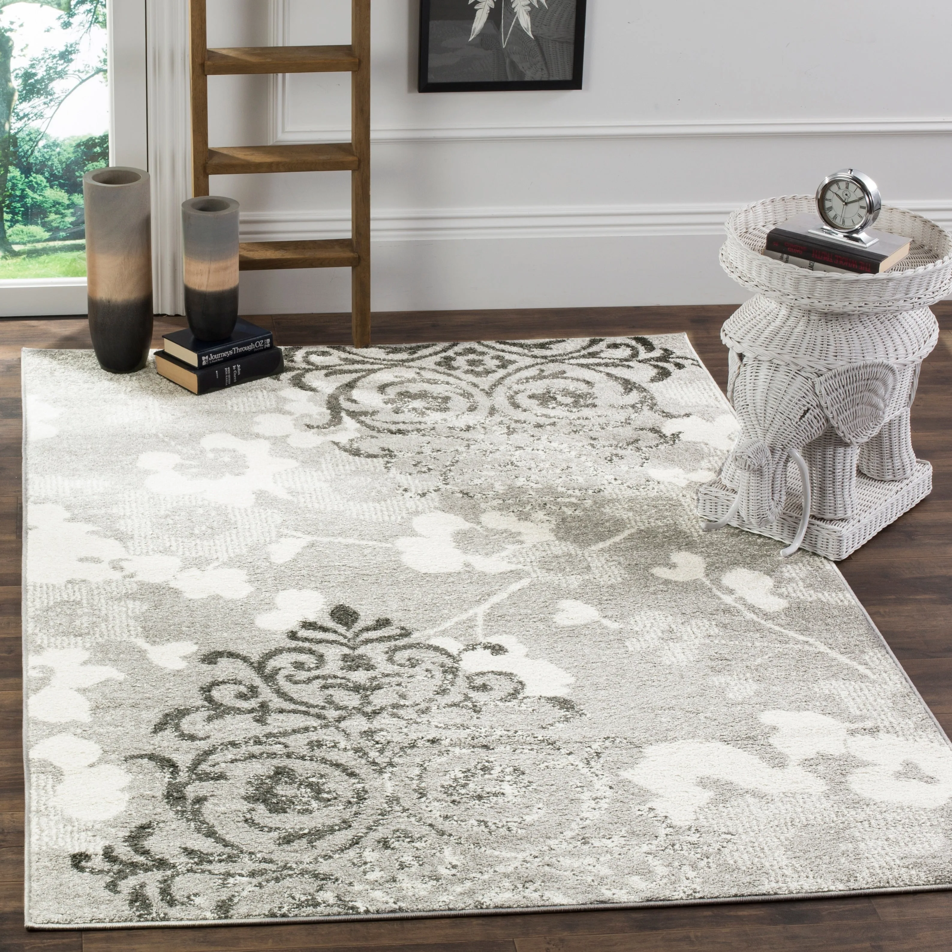 SAFAVIEH. Adirondack Rena Damask Floral Distressed Rug