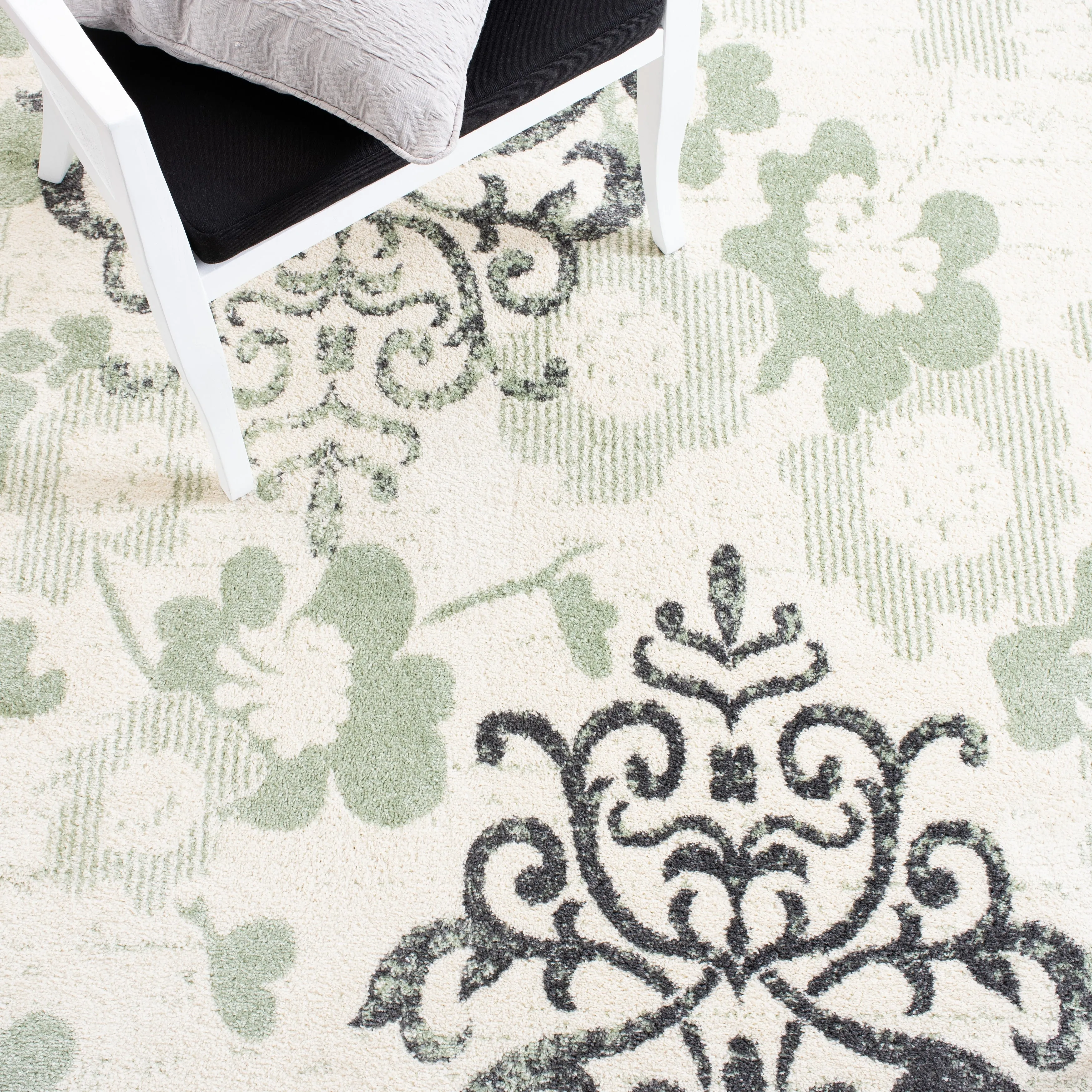 SAFAVIEH. Adirondack Rena Damask Floral Distressed Rug