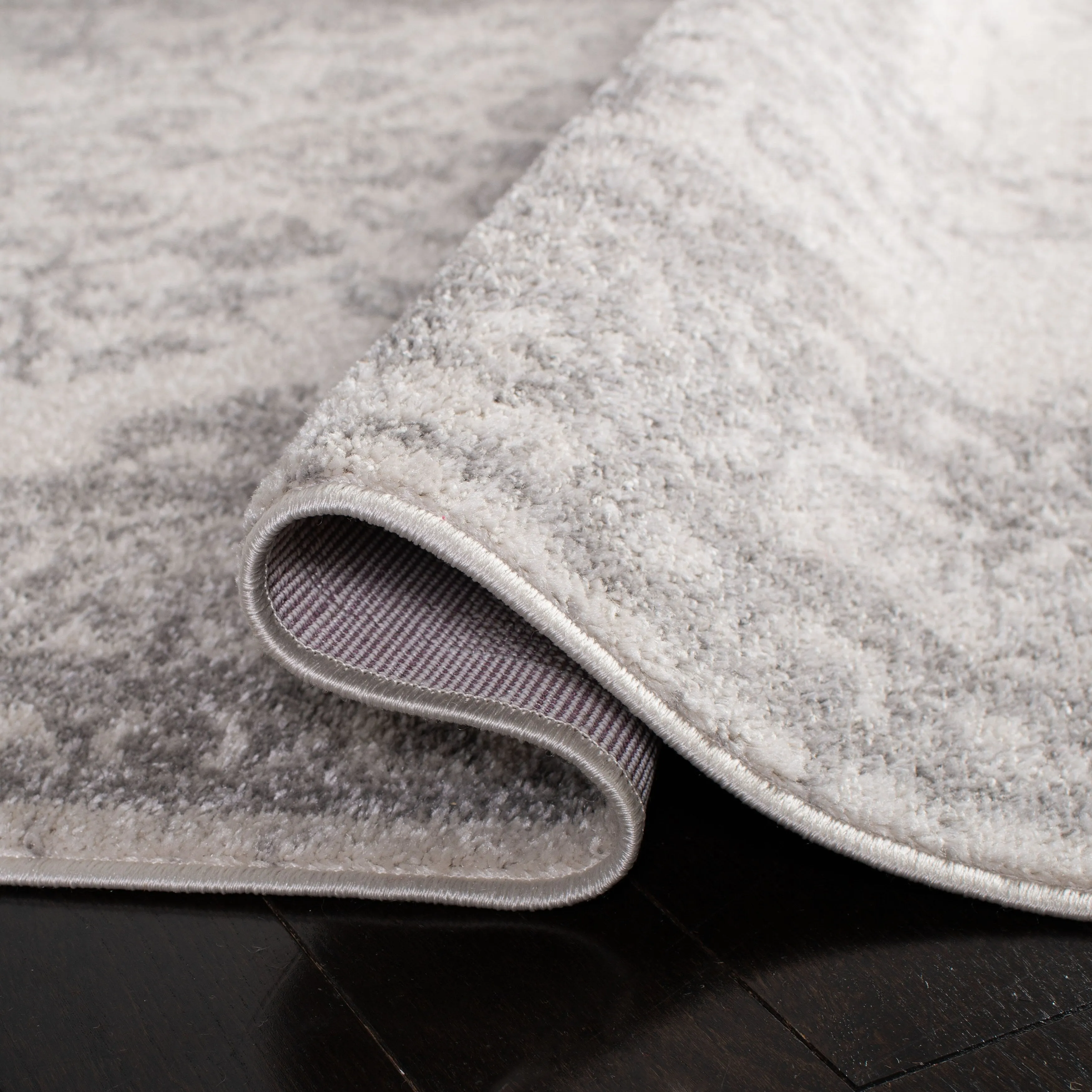 SAFAVIEH Adirondack Sierra Vintage Oriental Distressed Rug - Ivory/Silver - 6' x 9'
