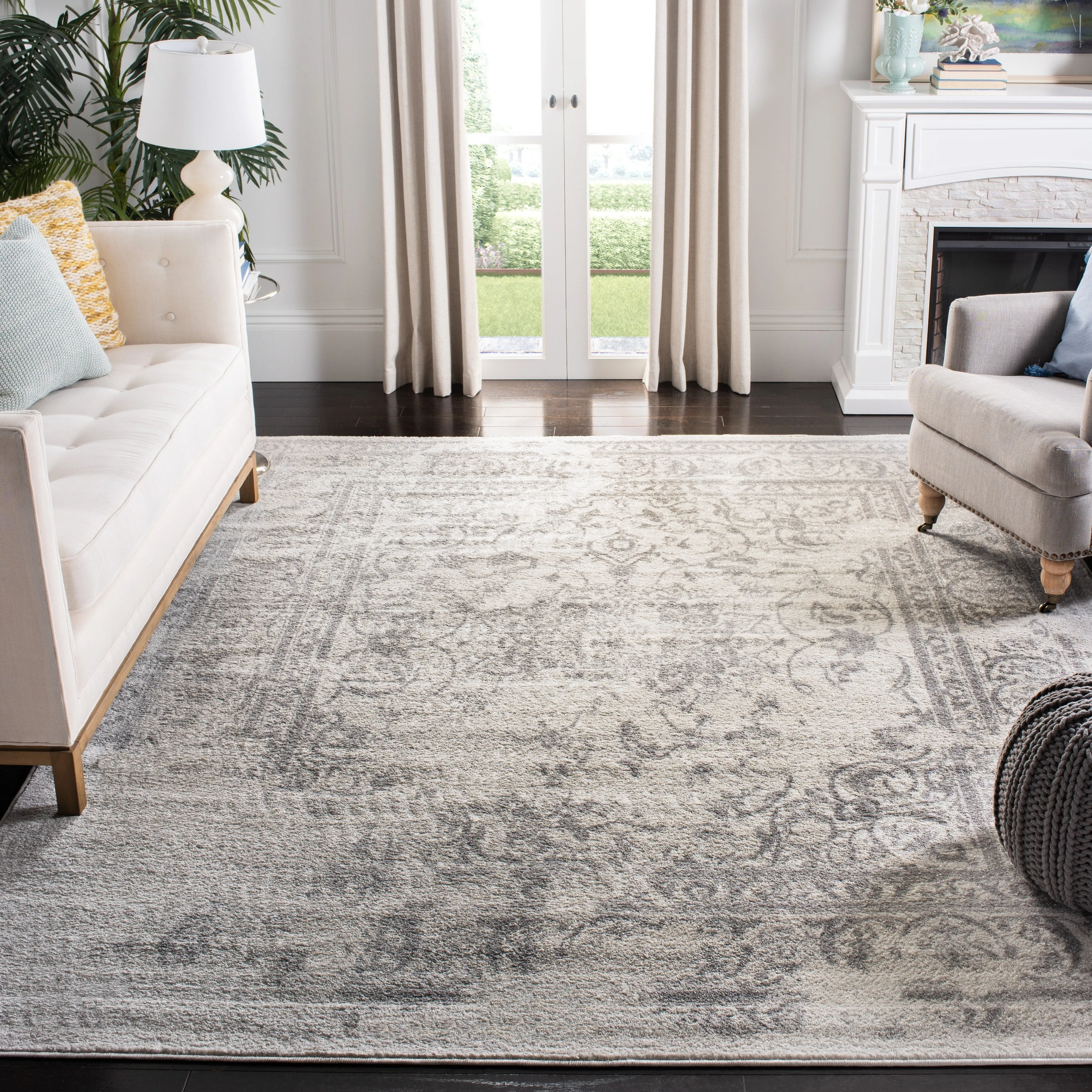 SAFAVIEH Adirondack Sierra Vintage Oriental Distressed Rug - Ivory/Silver - 6' x 9'