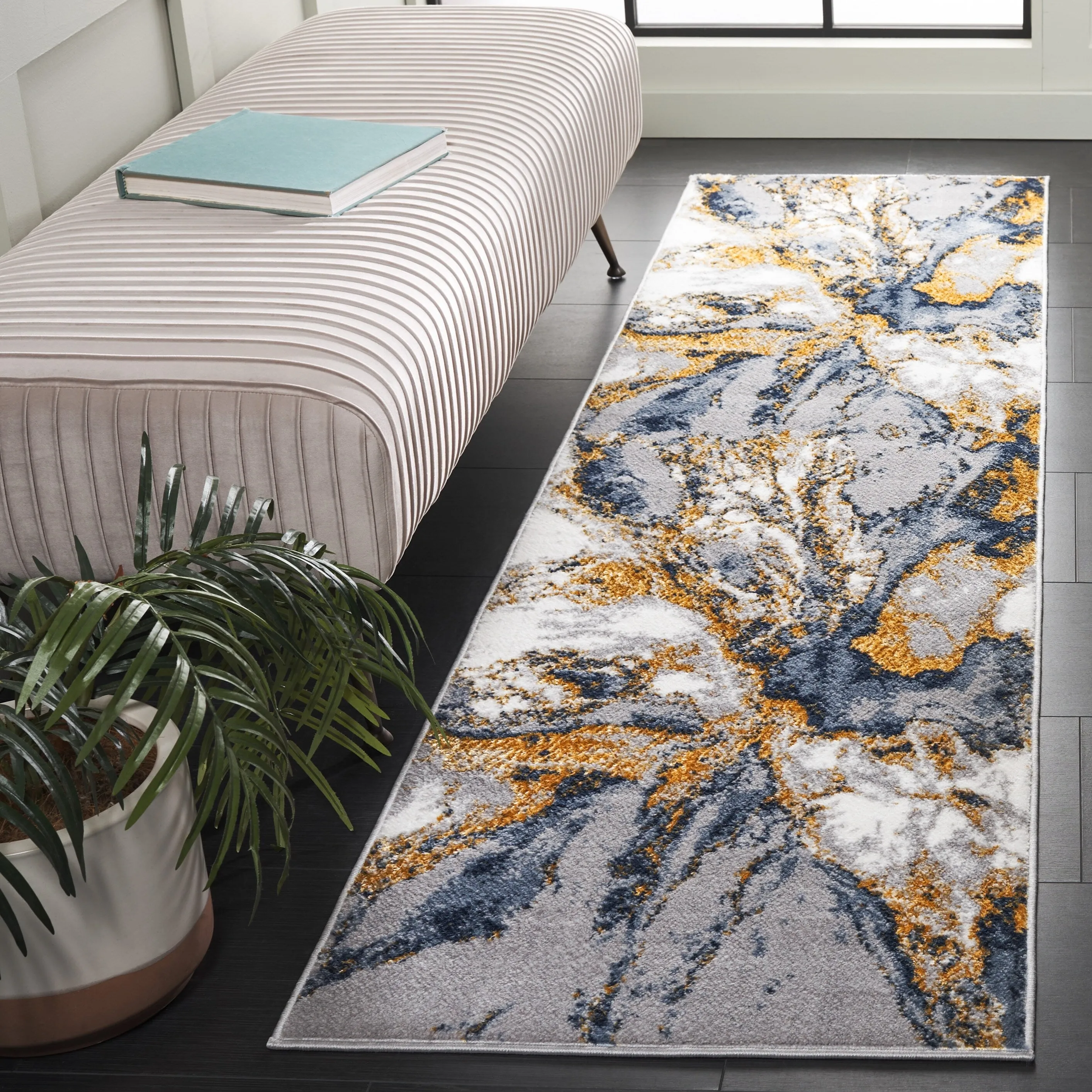 SAFAVIEH Amelia Gotha Modern & Contemporary Rug