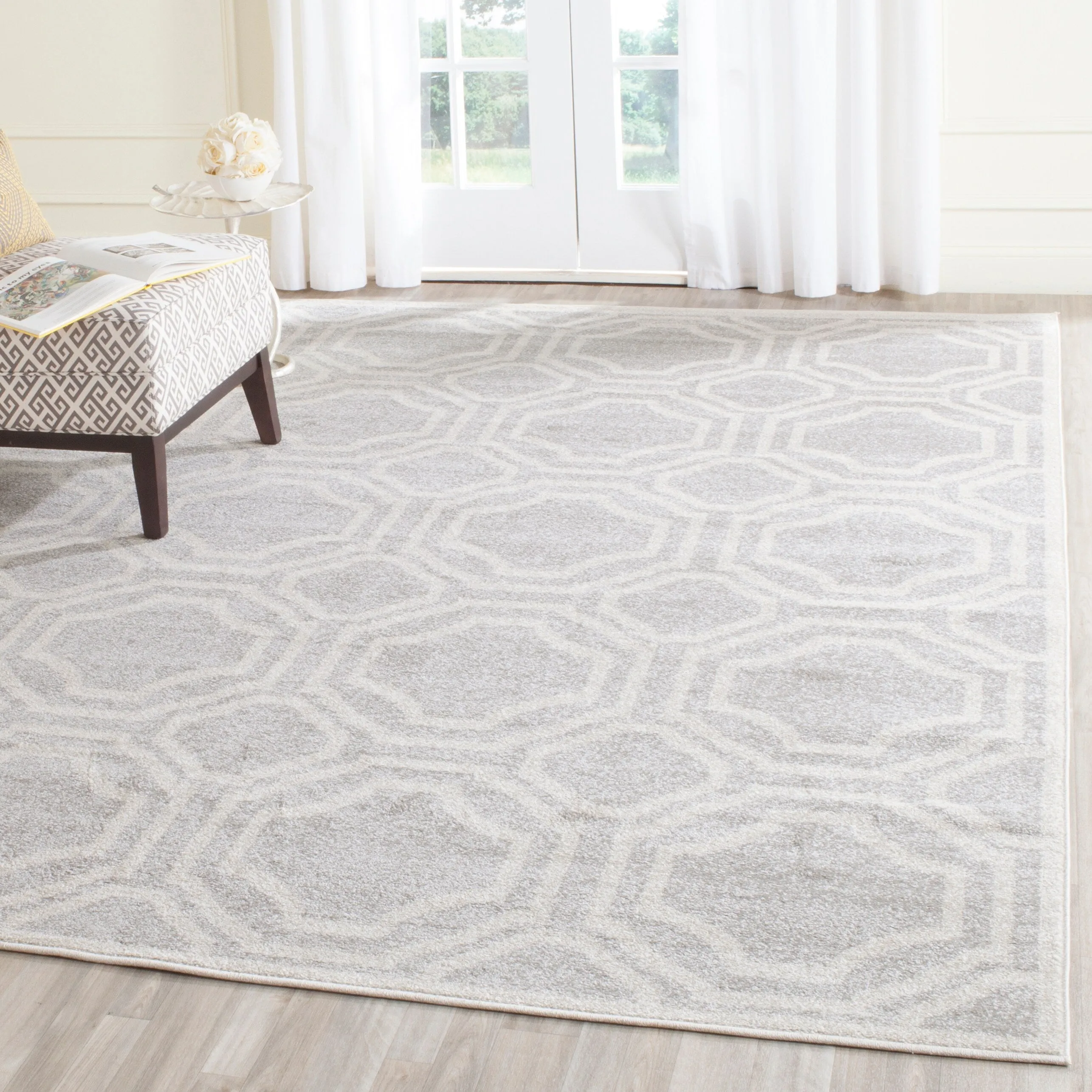 SAFAVIEH Amherst Corinne Modern Rug - Light Grey/Ivory - 8' x 10'