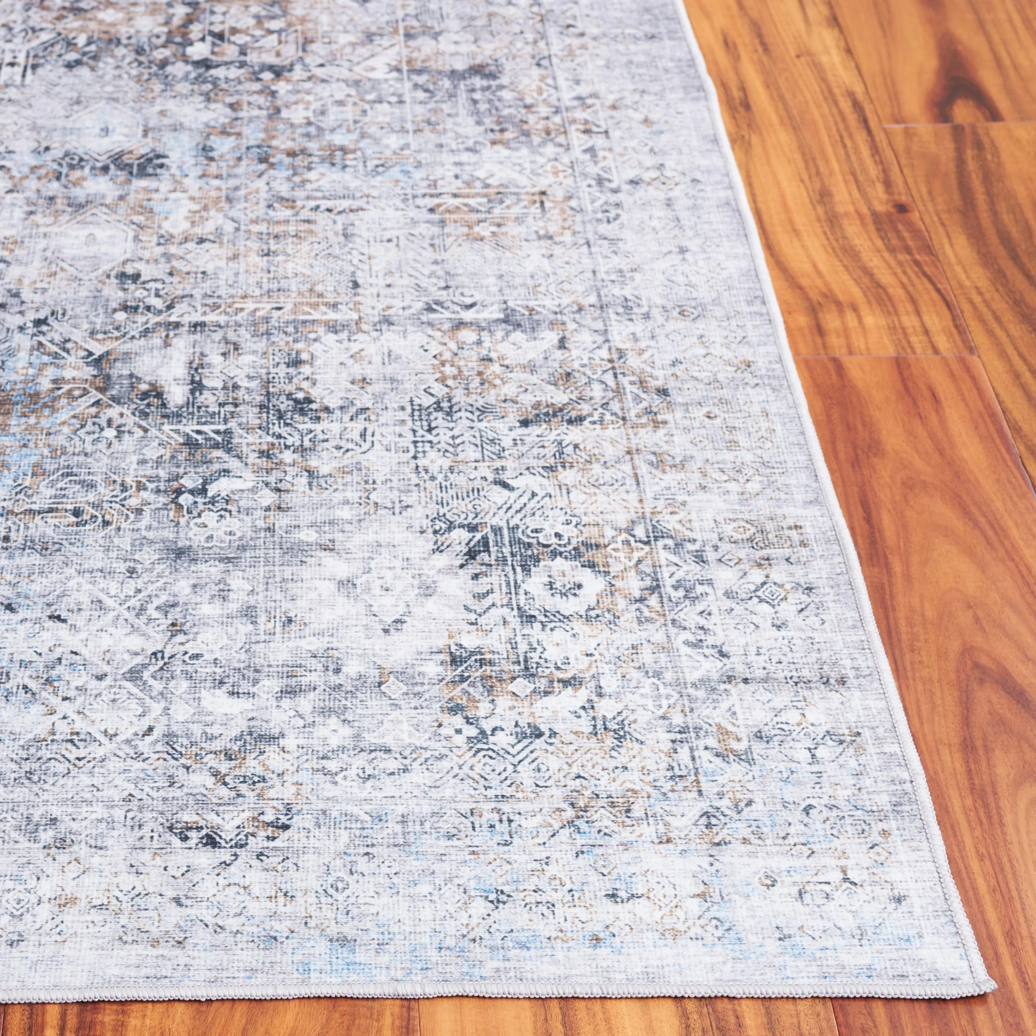 SAFAVIEH Arizona Ajkune Vintage Rug