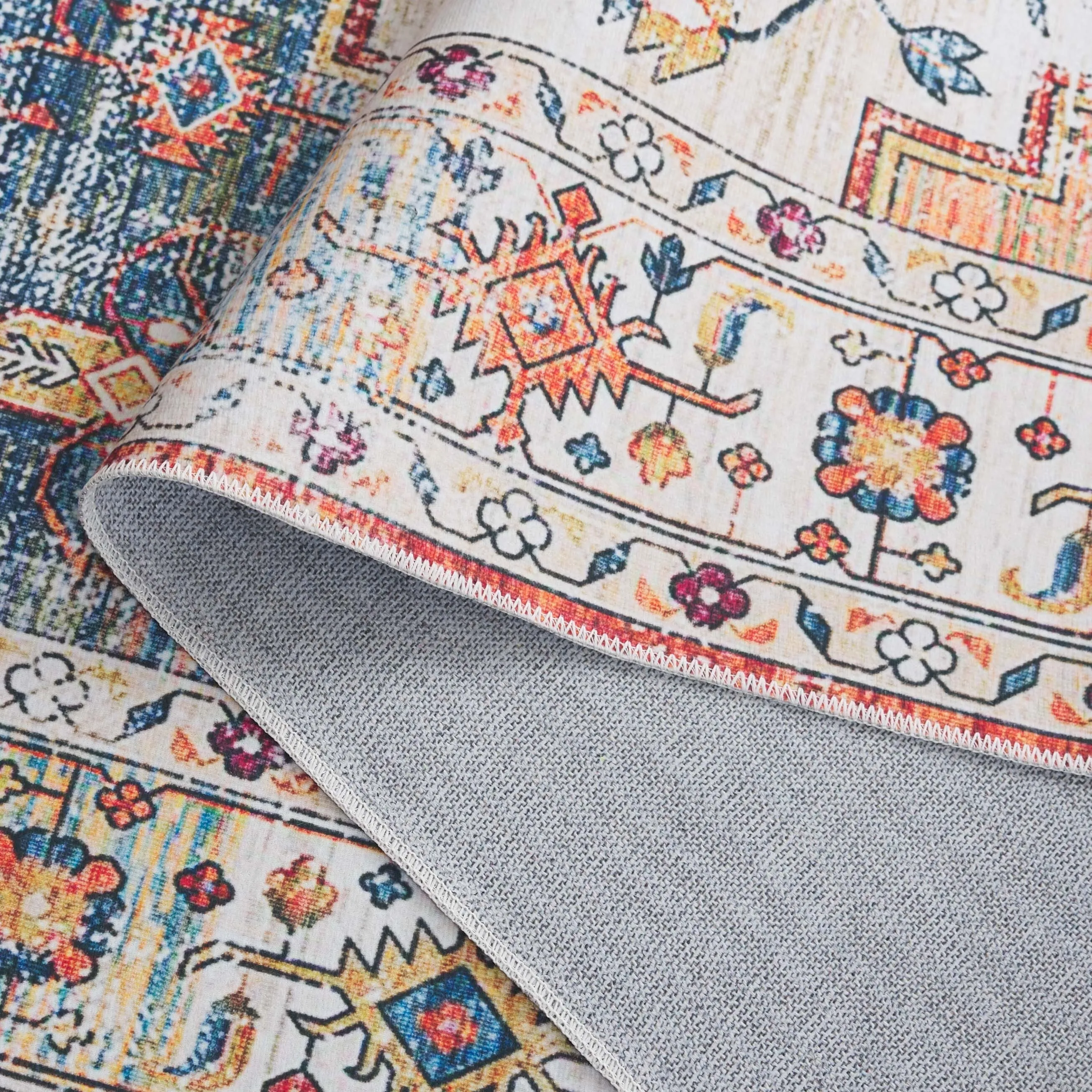 SAFAVIEH Arizona Grytsje Vintage Machine Washable Rug.