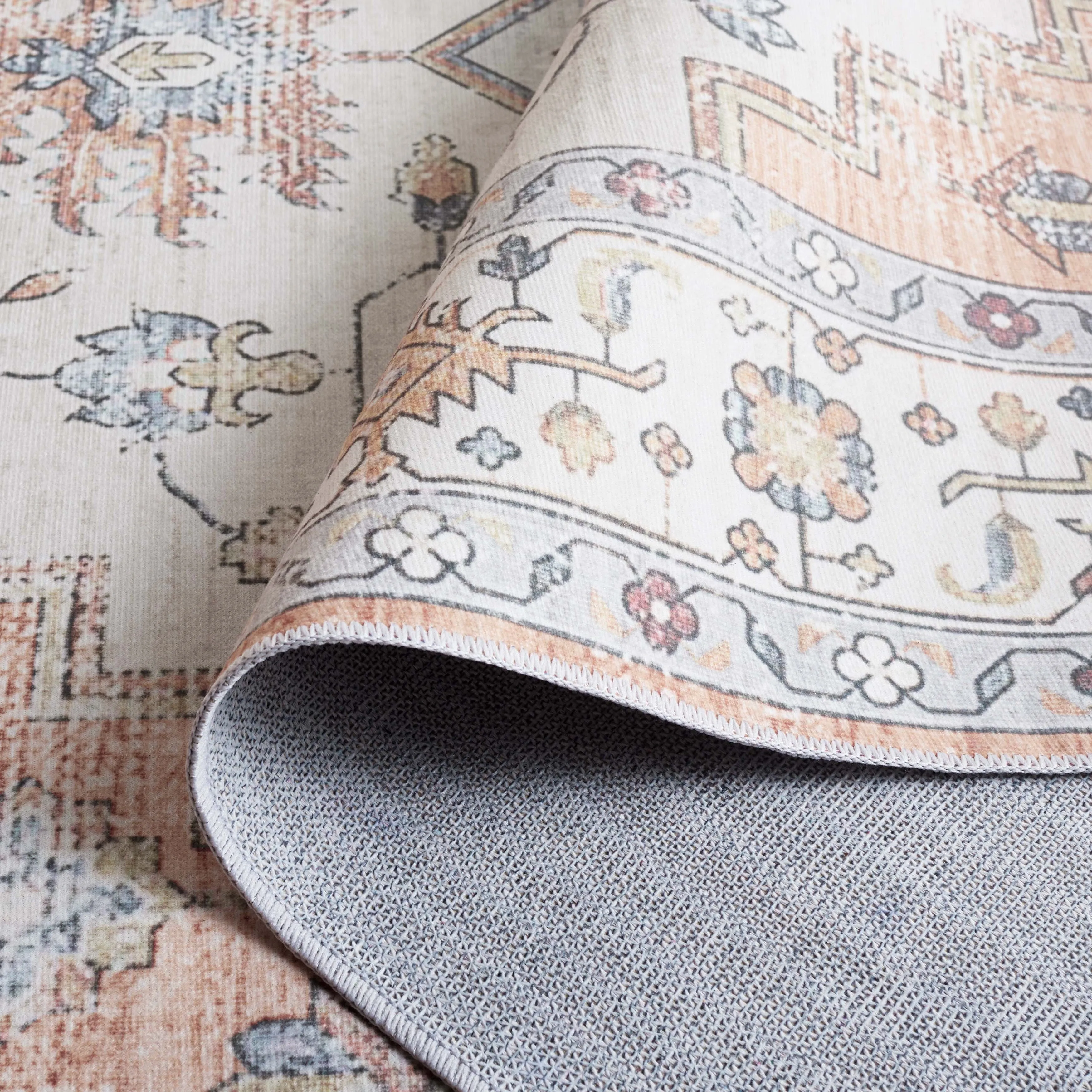 SAFAVIEH Arizona Grytsje Vintage Machine Washable Rug.