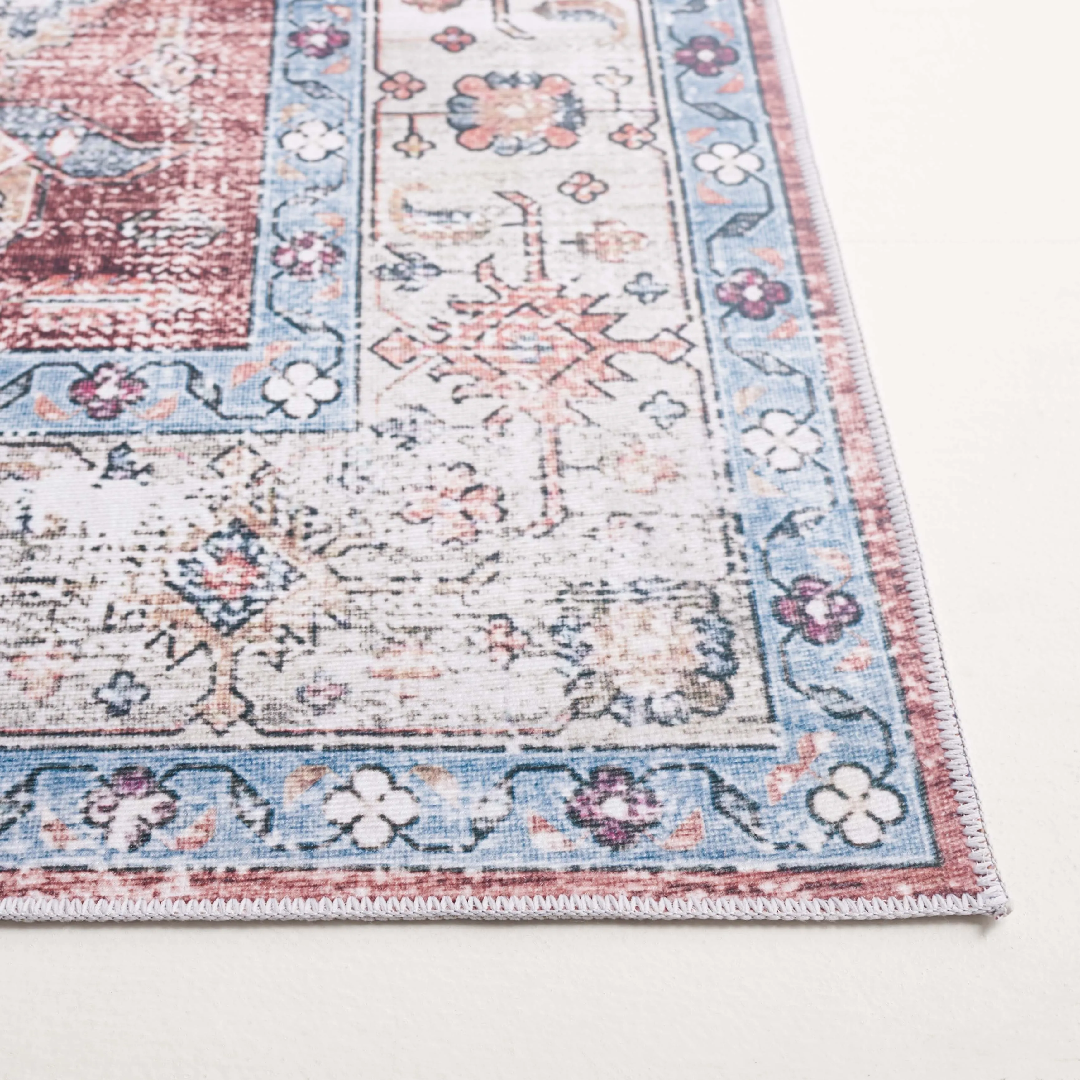 SAFAVIEH Arizona Grytsje Vintage Machine Washable Rug.