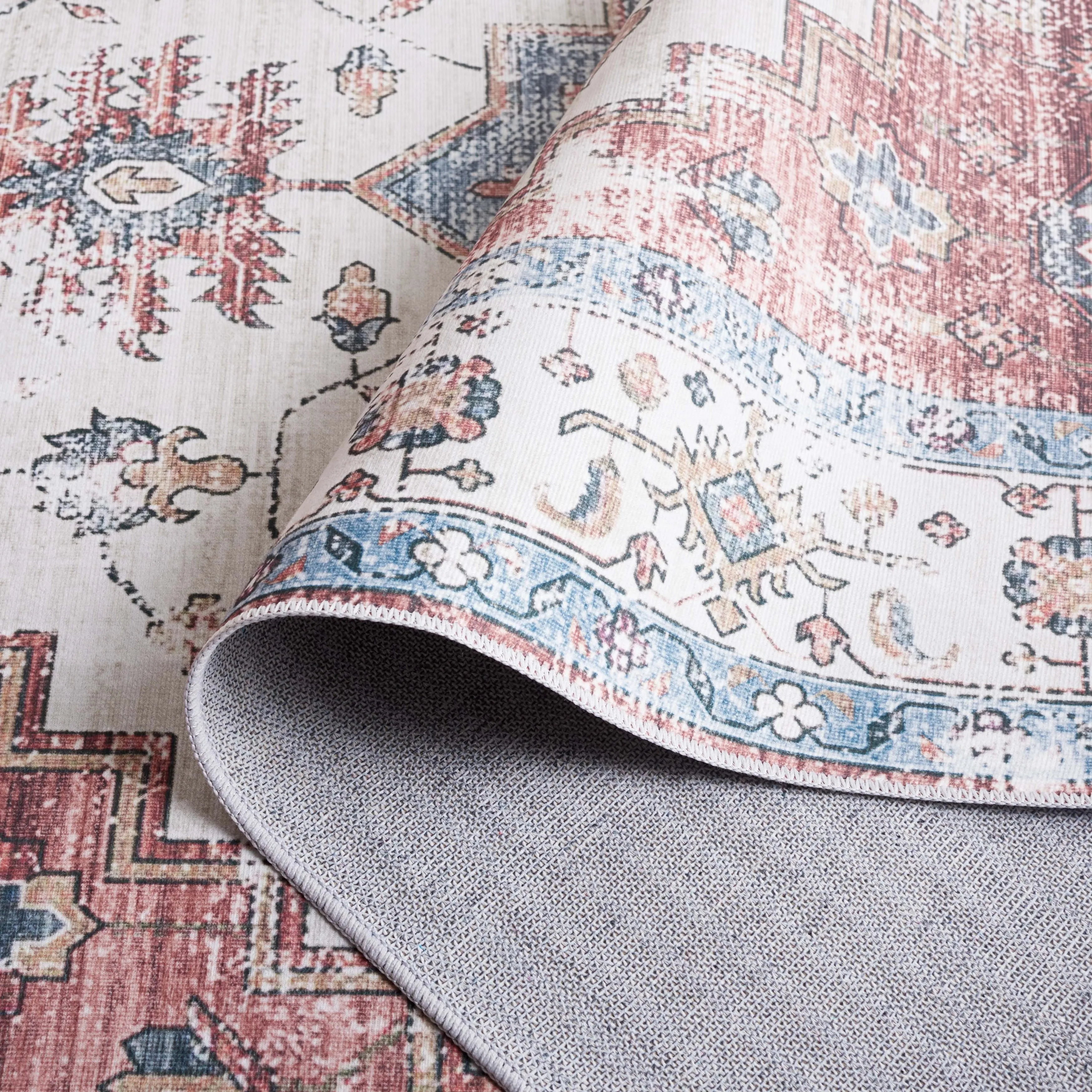SAFAVIEH Arizona Grytsje Vintage Machine Washable Rug.