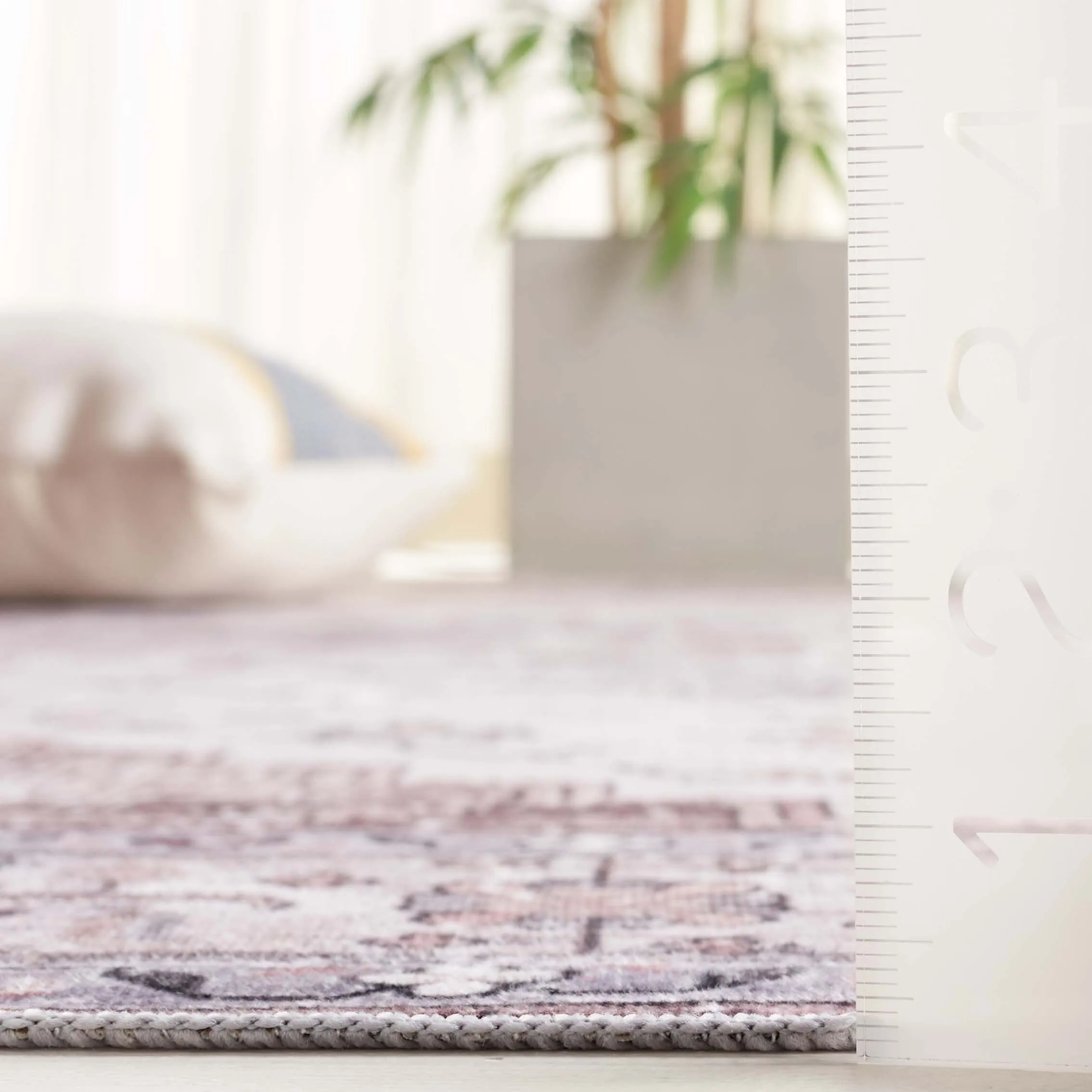 SAFAVIEH Arizona Grytsje Vintage Machine Washable Rug.