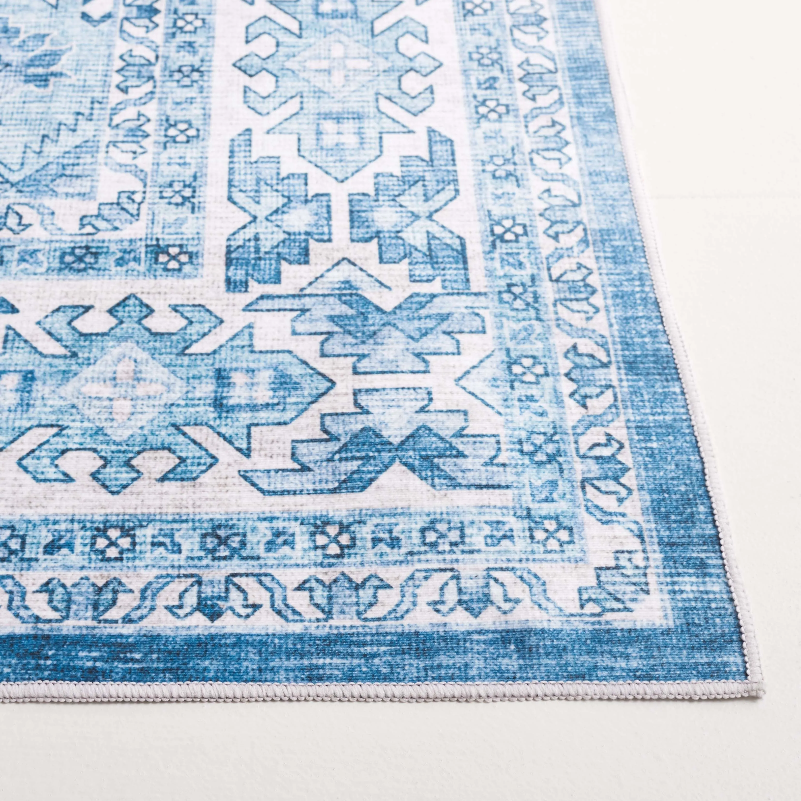 SAFAVIEH Arizona Michie Vintage Rug