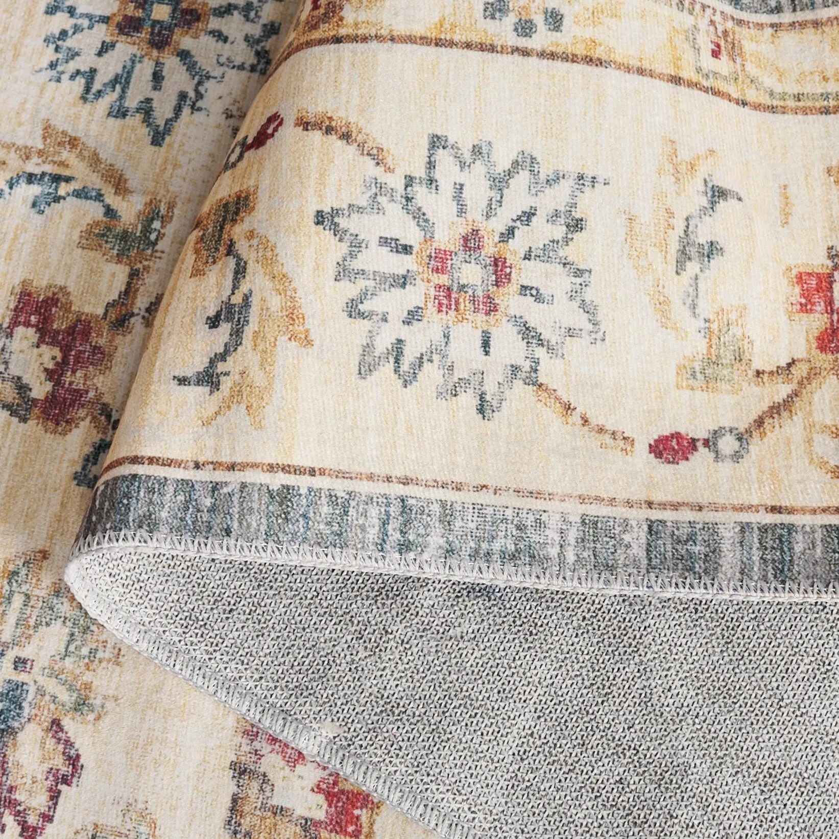 SAFAVIEH Arizona Urmi Machine Washable Slip Resistant Vintage Oriental