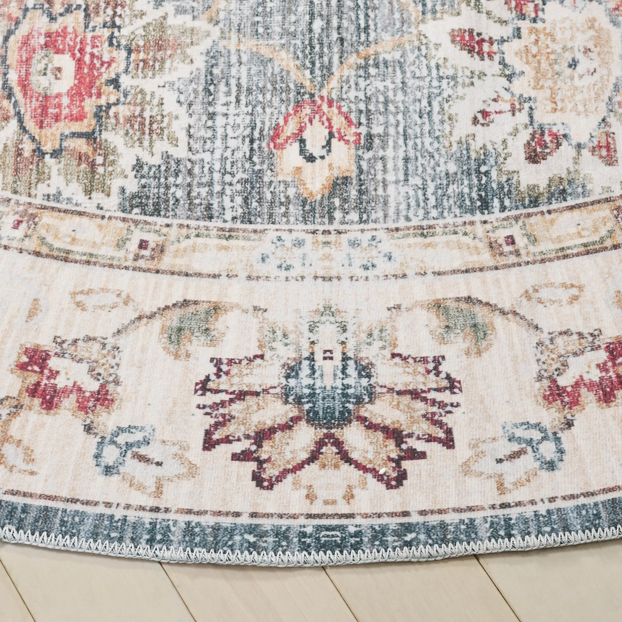SAFAVIEH Arizona Urmi Machine Washable Slip Resistant Vintage Oriental