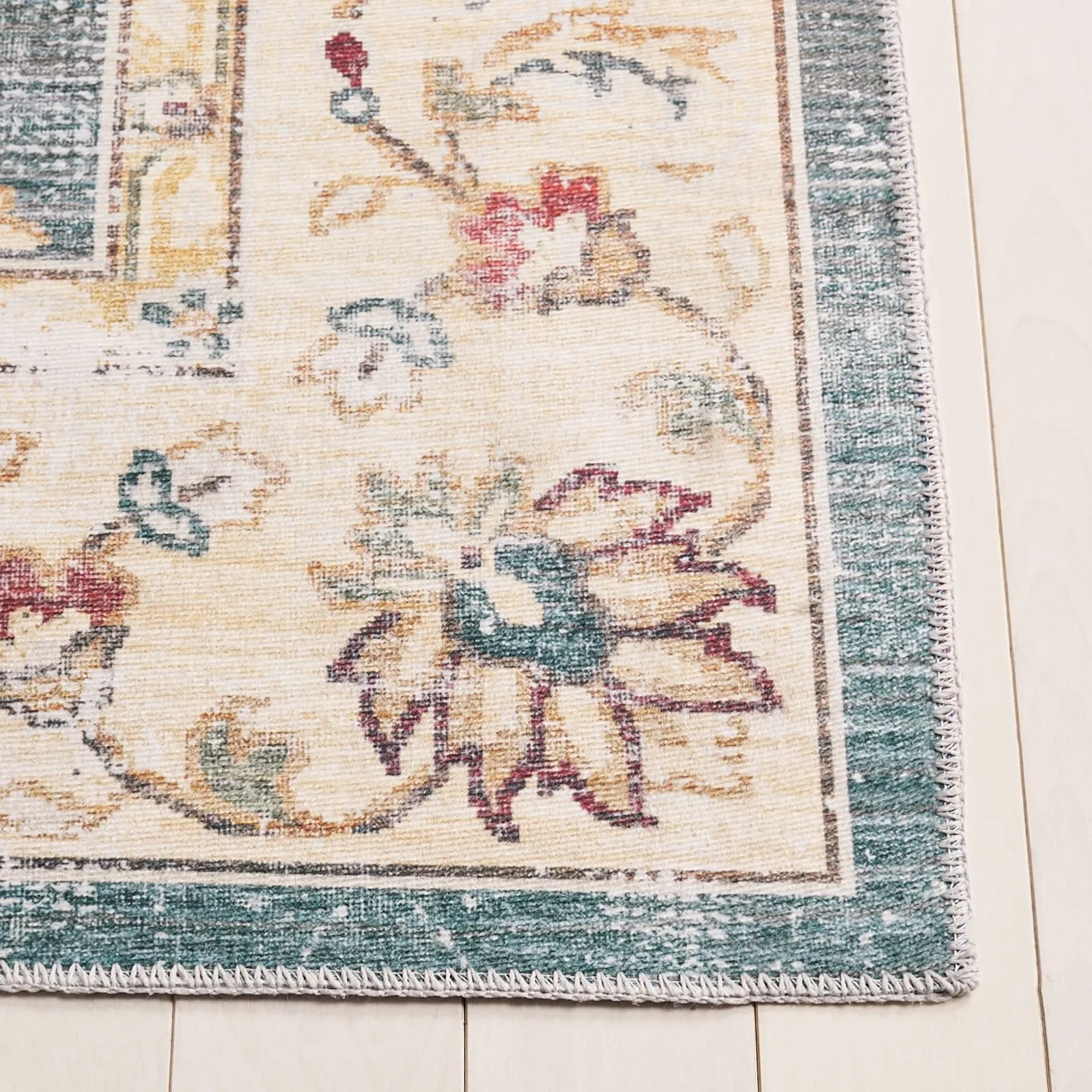SAFAVIEH Arizona Urmi Machine Washable Slip Resistant Vintage Oriental