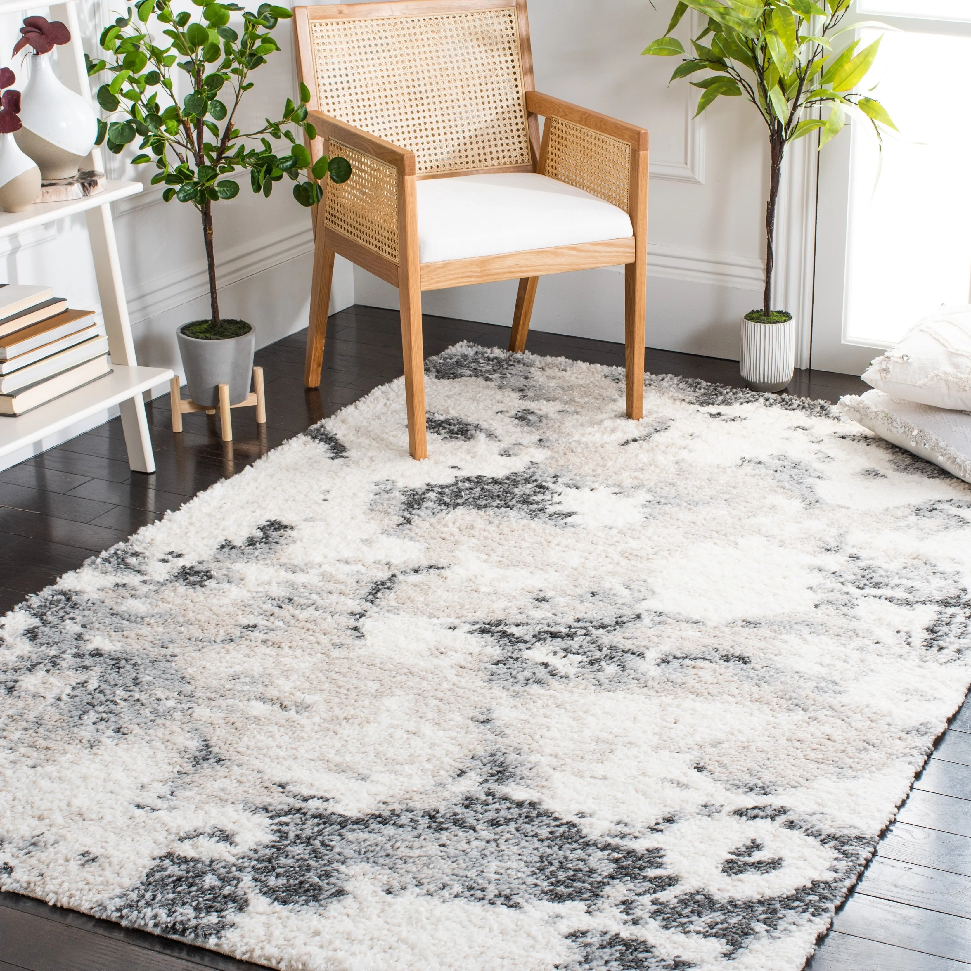SAFAVIEH Berber Shag Dritana Modern 1.2-inch Thick Rug