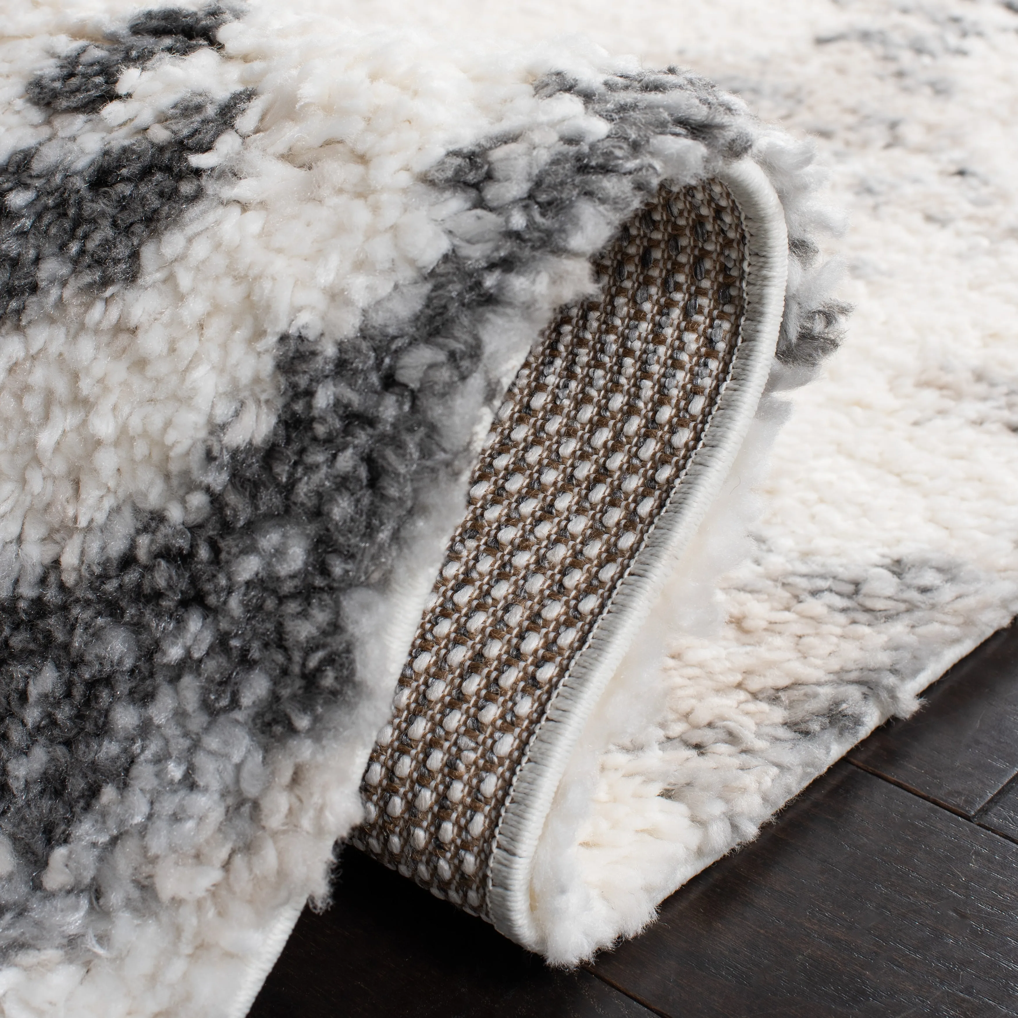 SAFAVIEH Berber Shag Dritana Modern 1.2-inch Thick Rug