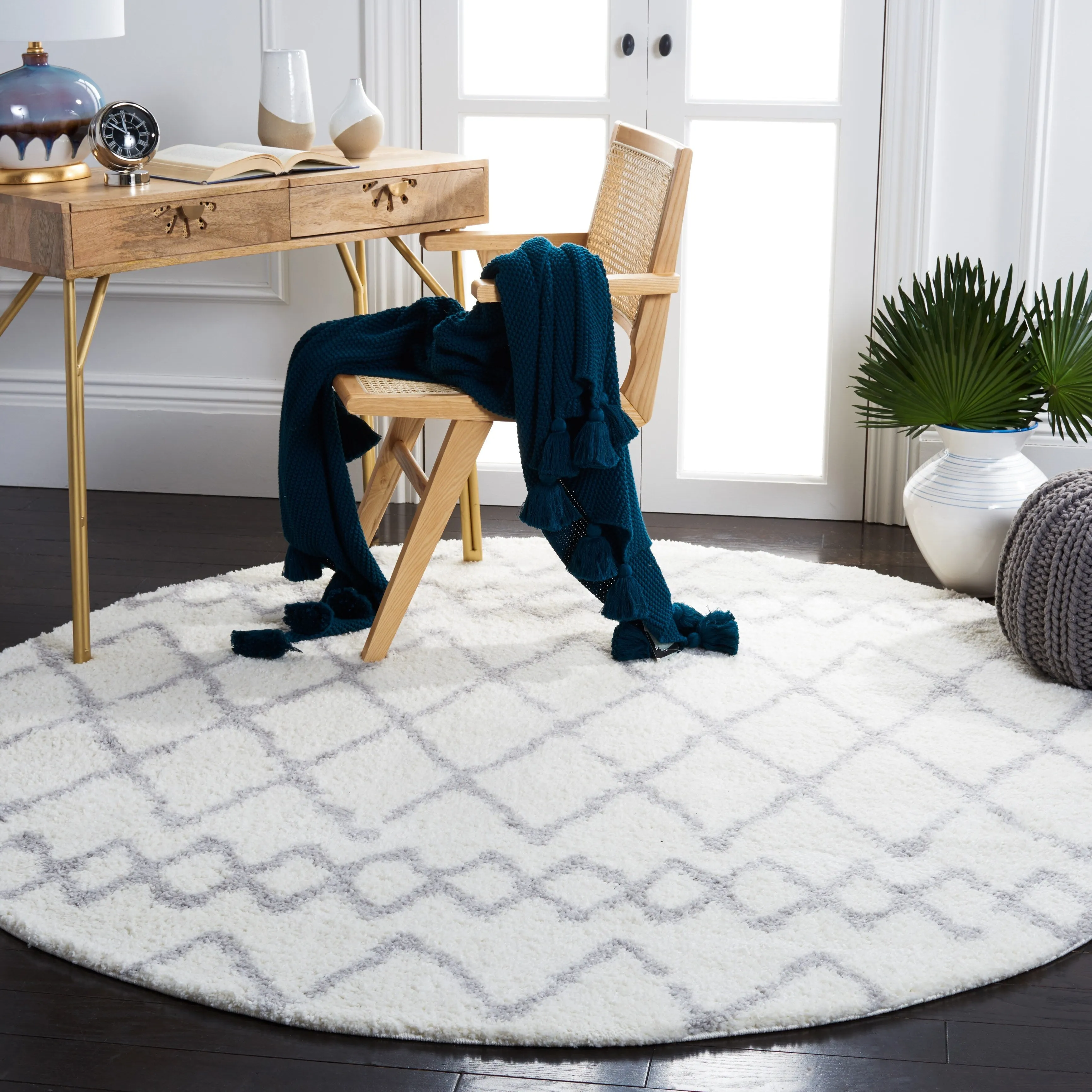 SAFAVIEH Berber Shag Ilmie Light Grey/Cream Rug