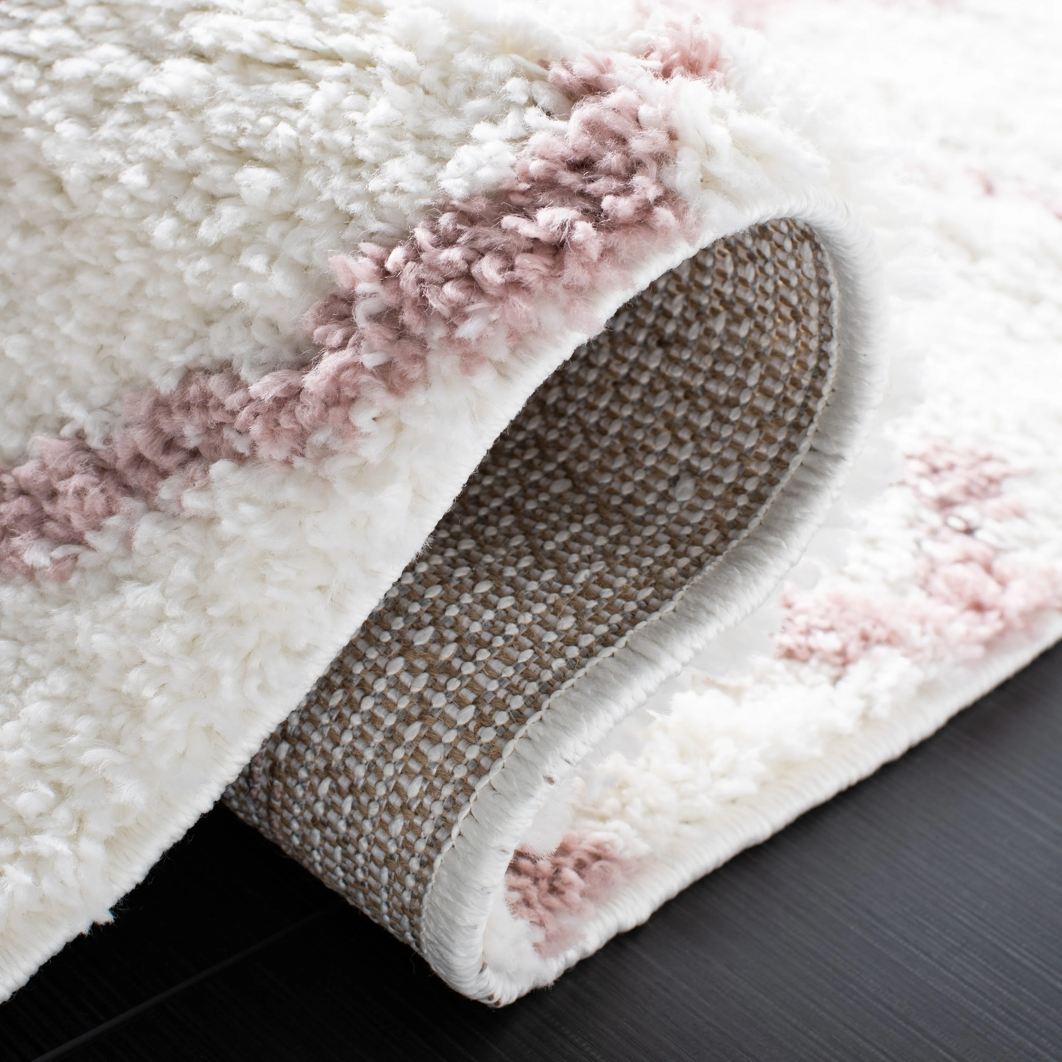 SAFAVIEH Berber Shag Ilmie Light Grey/Cream Rug