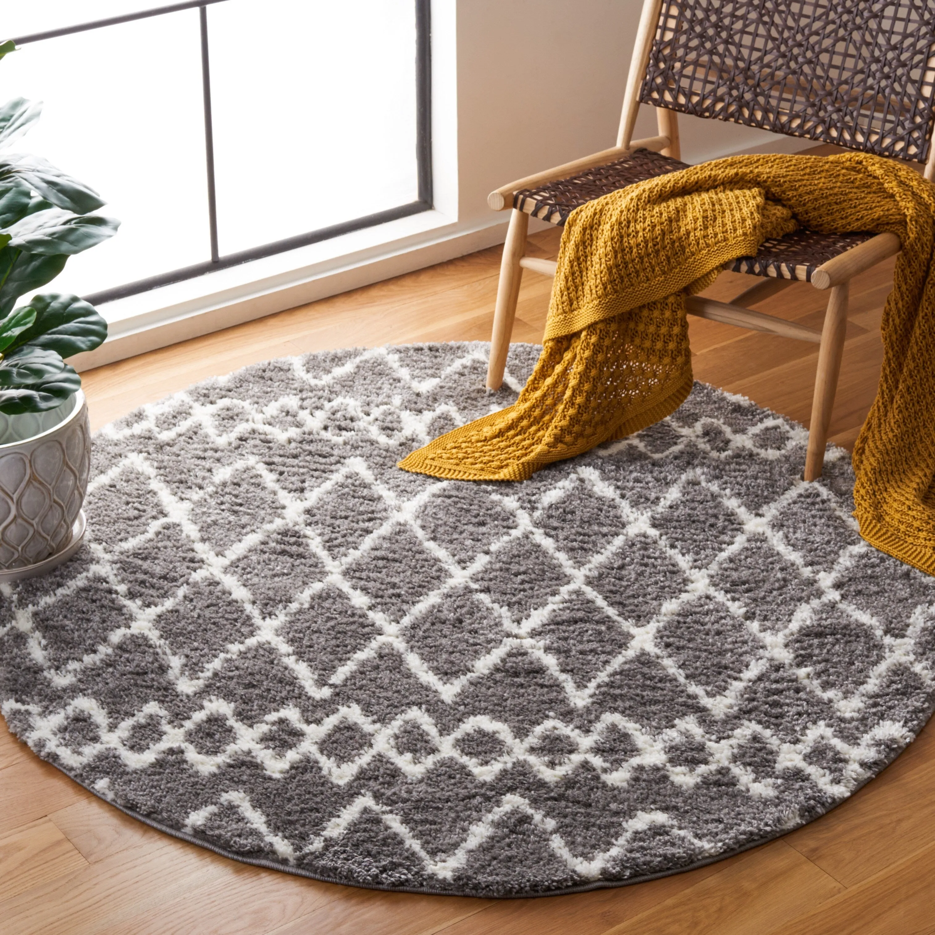 SAFAVIEH Berber Shag Ilmie Light Grey/Cream Rug
