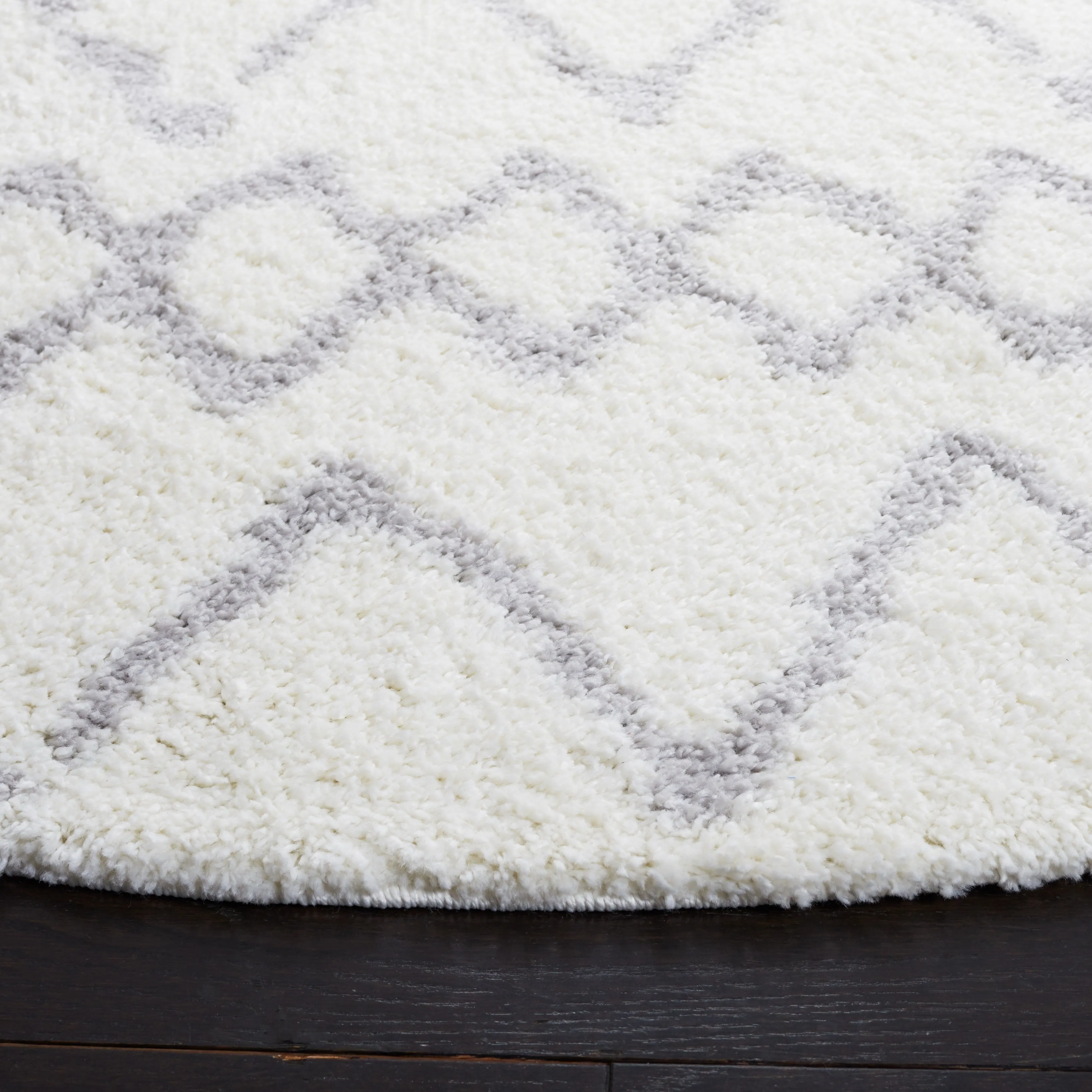 SAFAVIEH Berber Shag Ilmie Light Grey/Cream Rug
