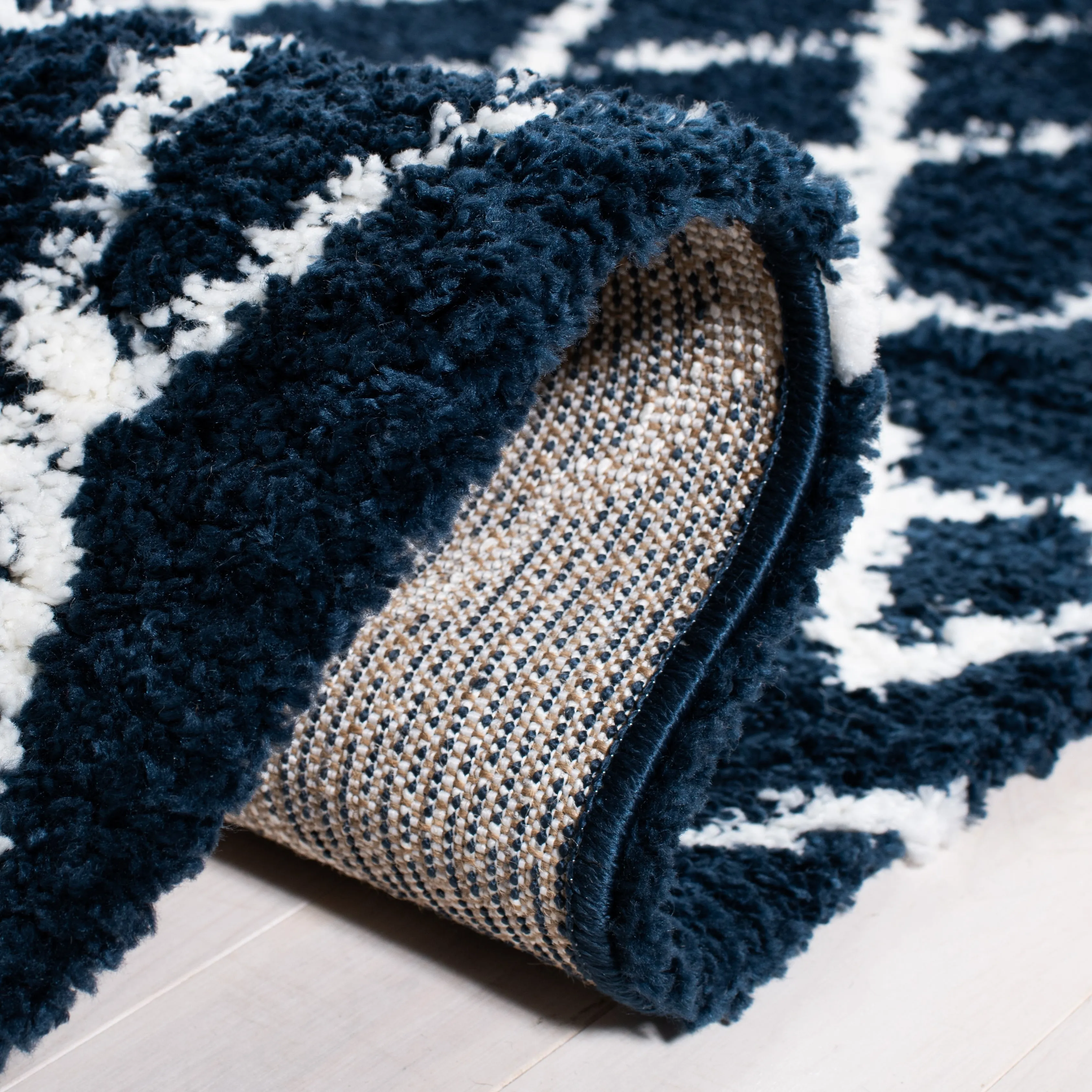 SAFAVIEH Berber Shag Ilmie Light Grey/Cream Rug