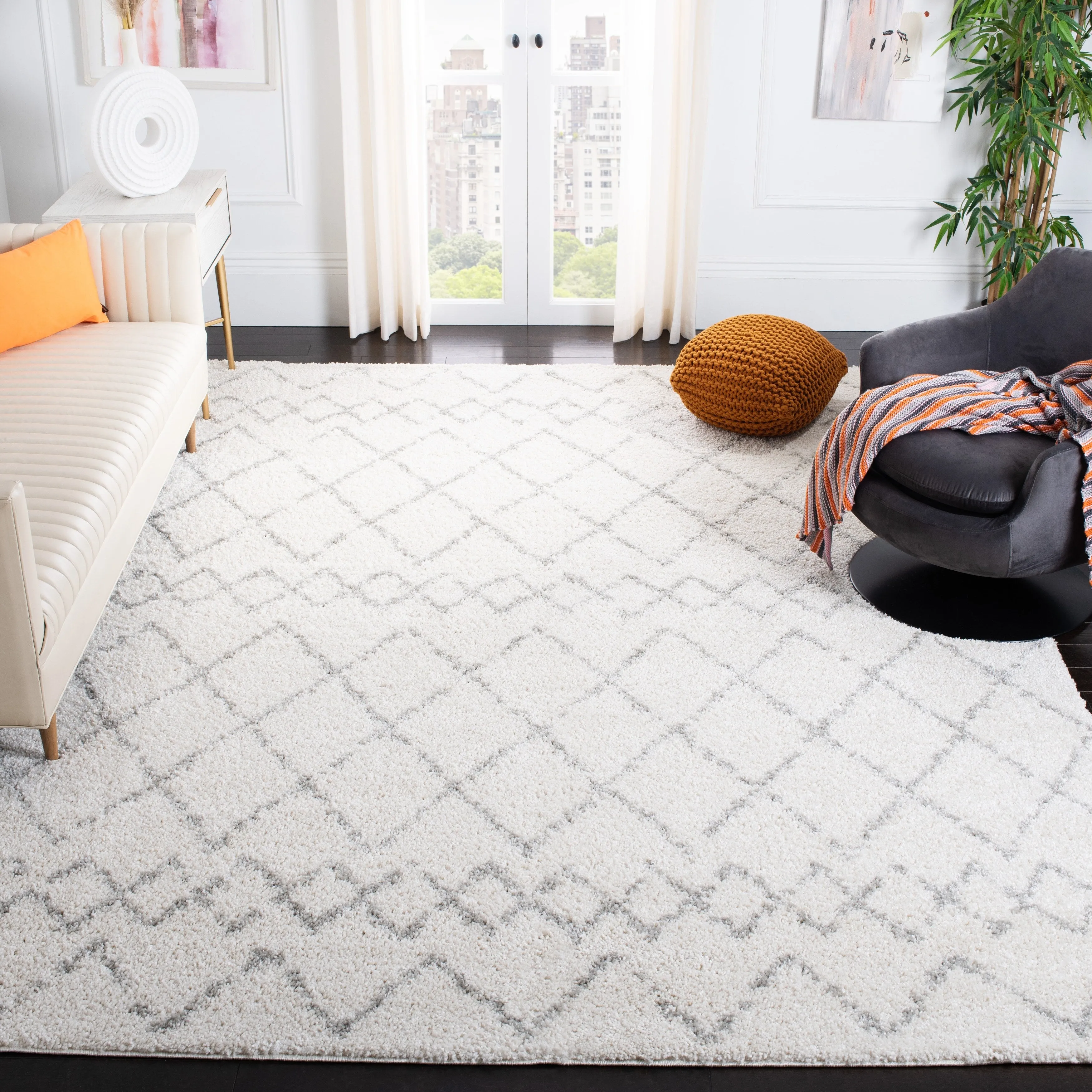 SAFAVIEH Berber Shag Ilmie Light Grey/Cream Rug