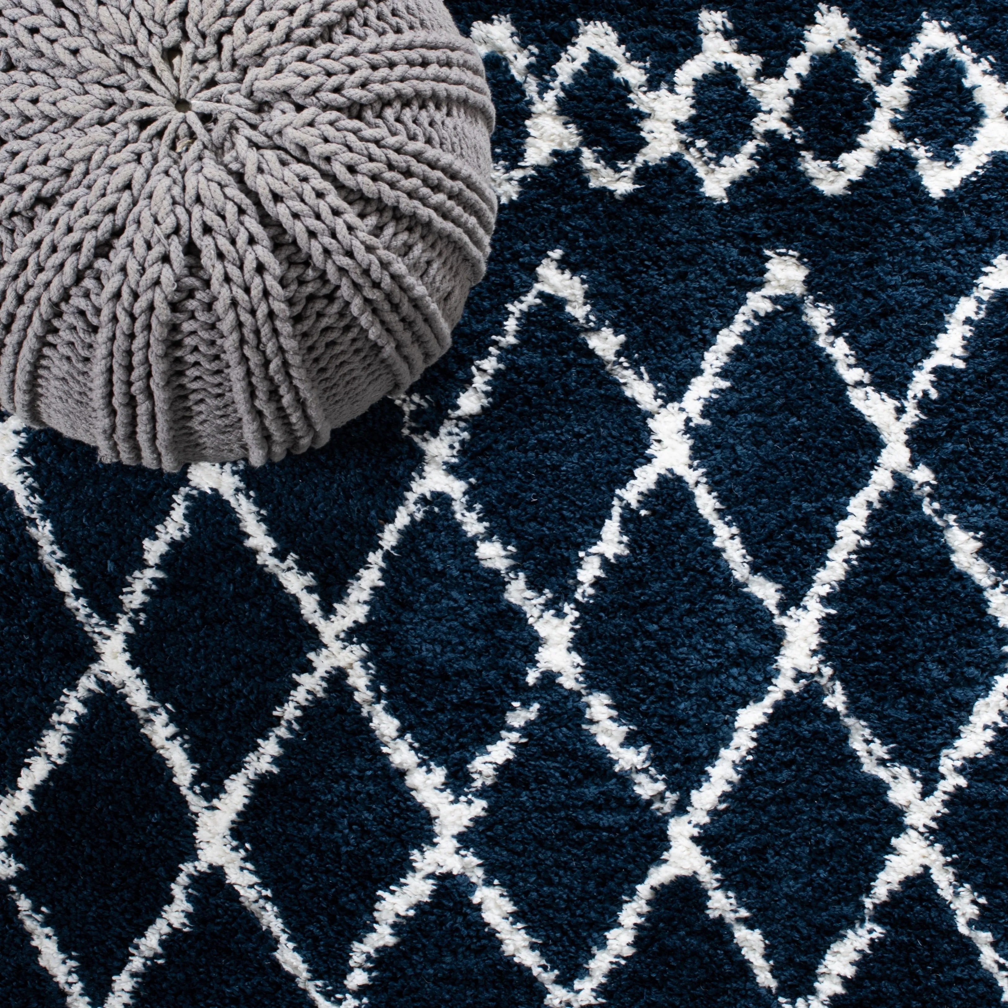 SAFAVIEH Berber Shag Ilmie Light Grey/Cream Rug