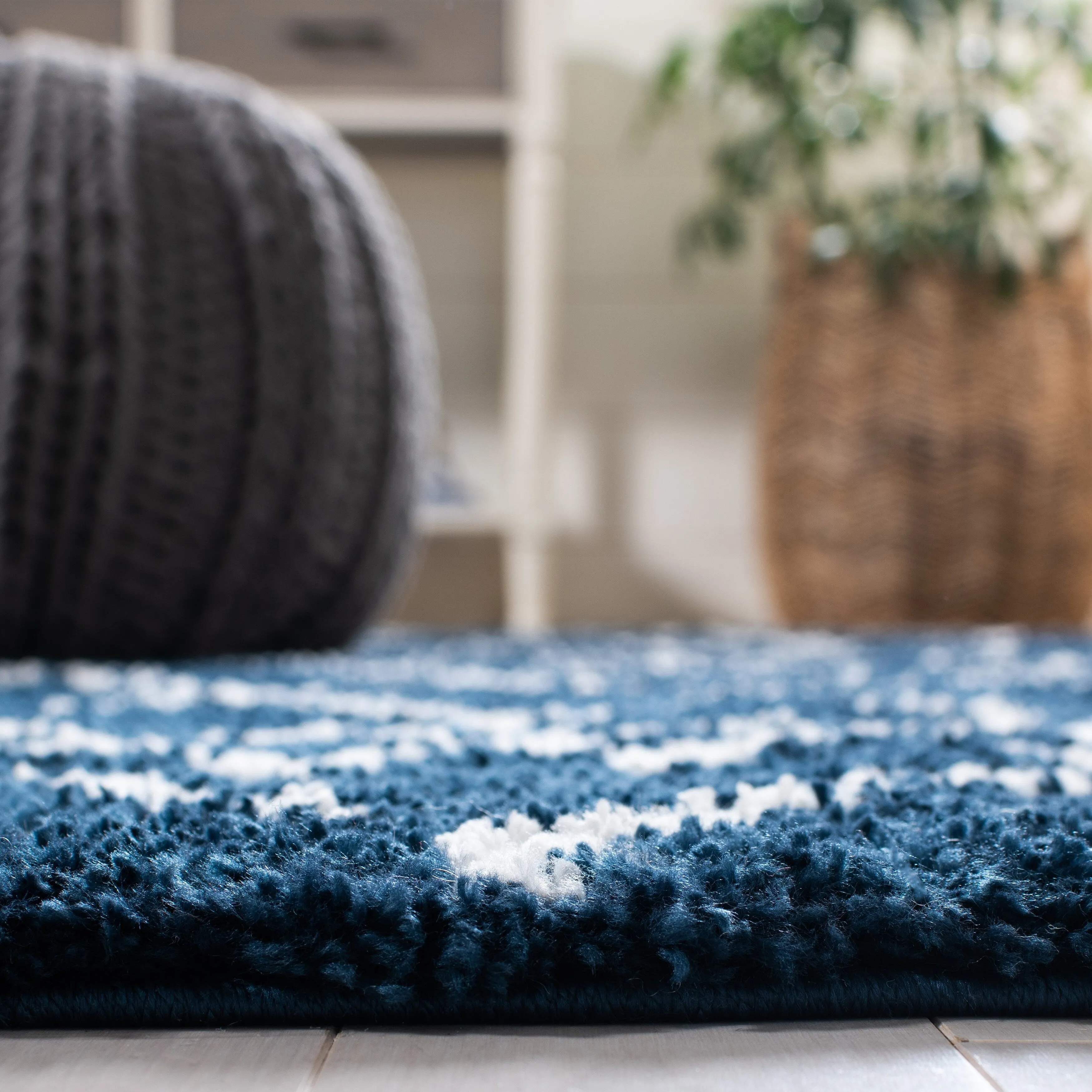 SAFAVIEH Berber Shag Ilmie Light Grey/Cream Rug