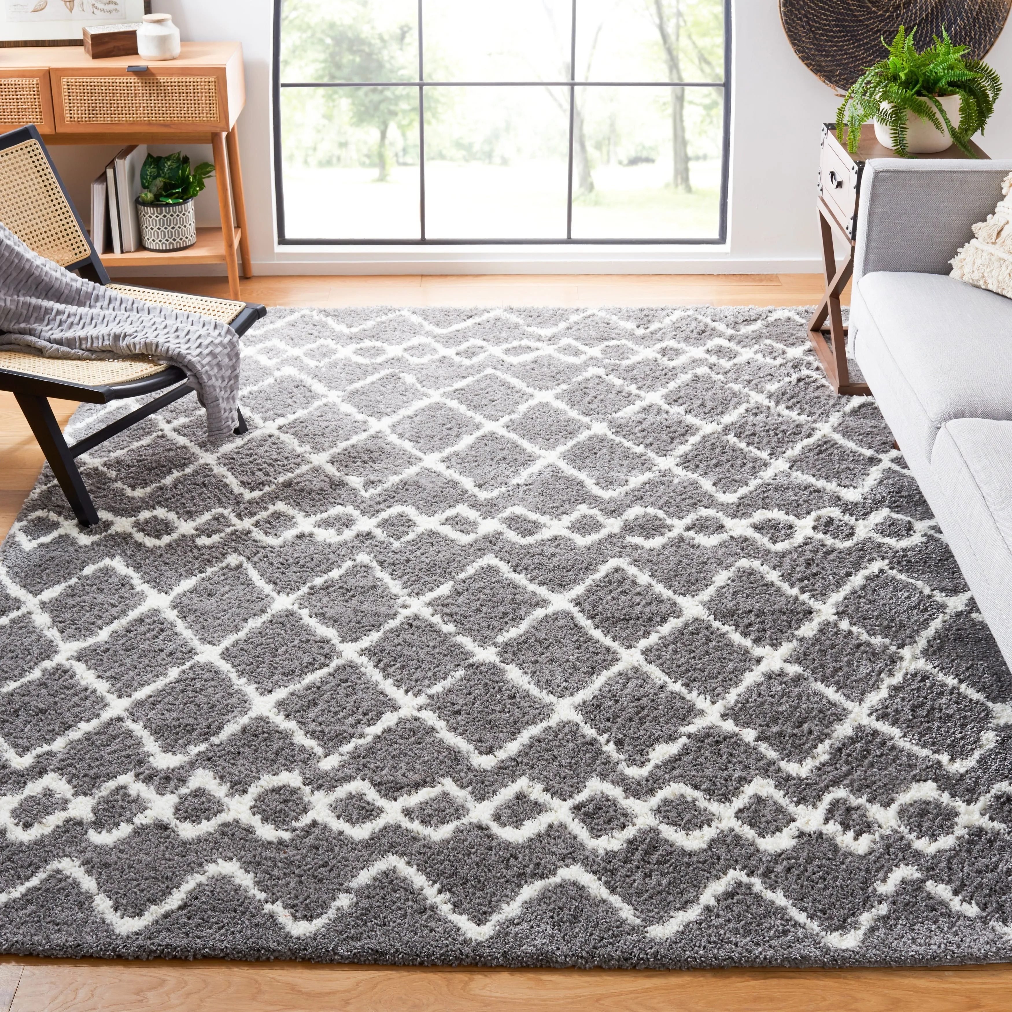 SAFAVIEH Berber Shag Ilmie Light Grey/Cream Rug